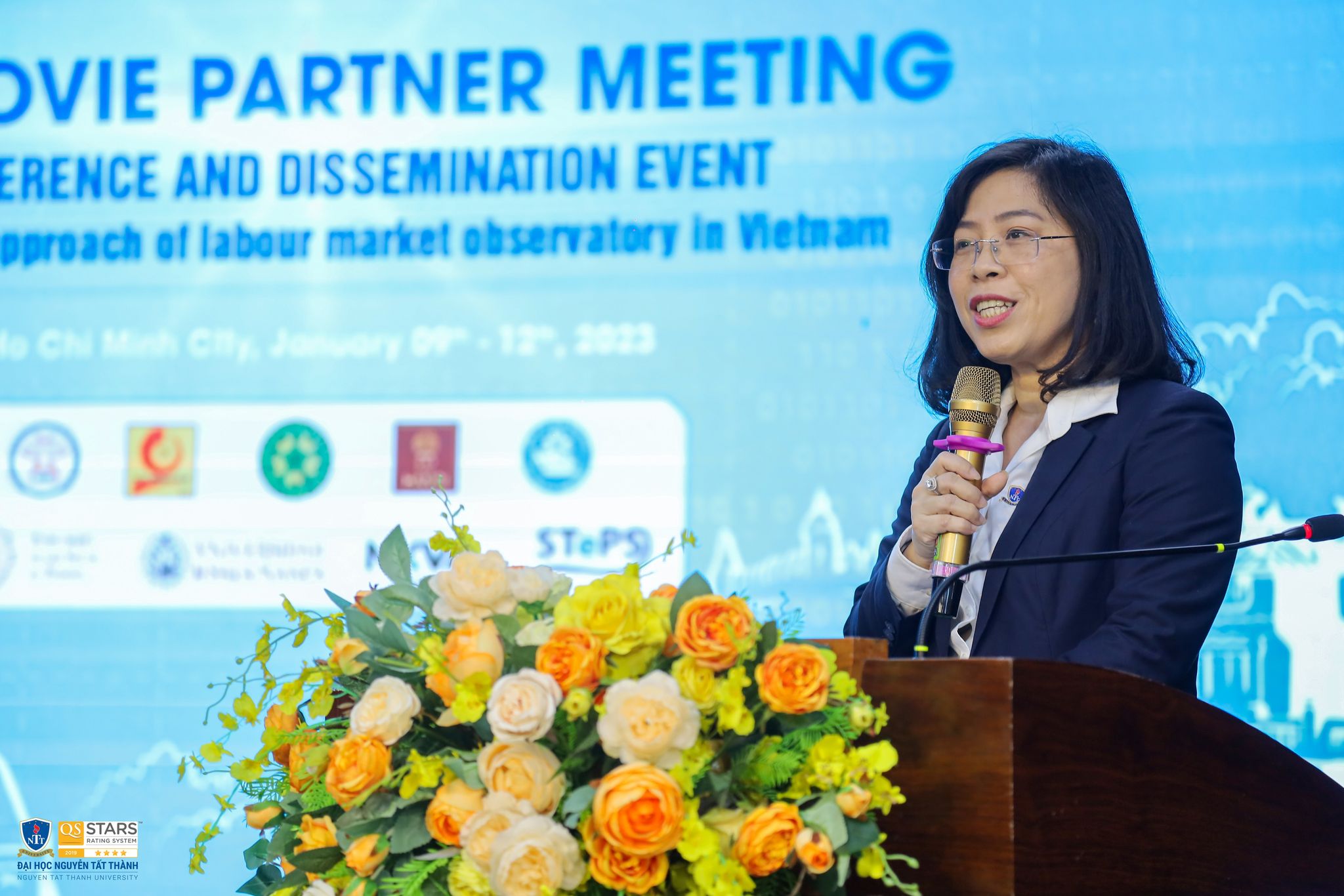 TS. Trần Ái Cầm – Hiệu trưởng Trường ĐH Nguyễn Tất Thành, Trưởng ban tổ chức chương trình, phát biểu tại hội thảo
