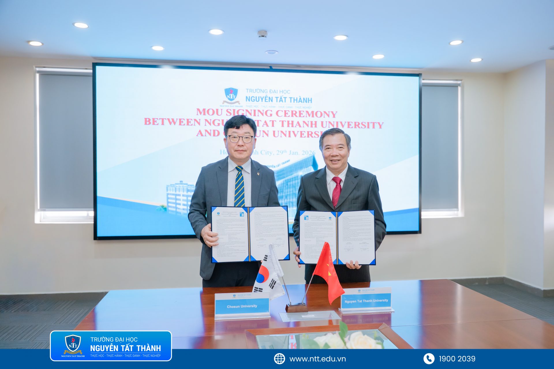 NTTU ký kết hợp tác