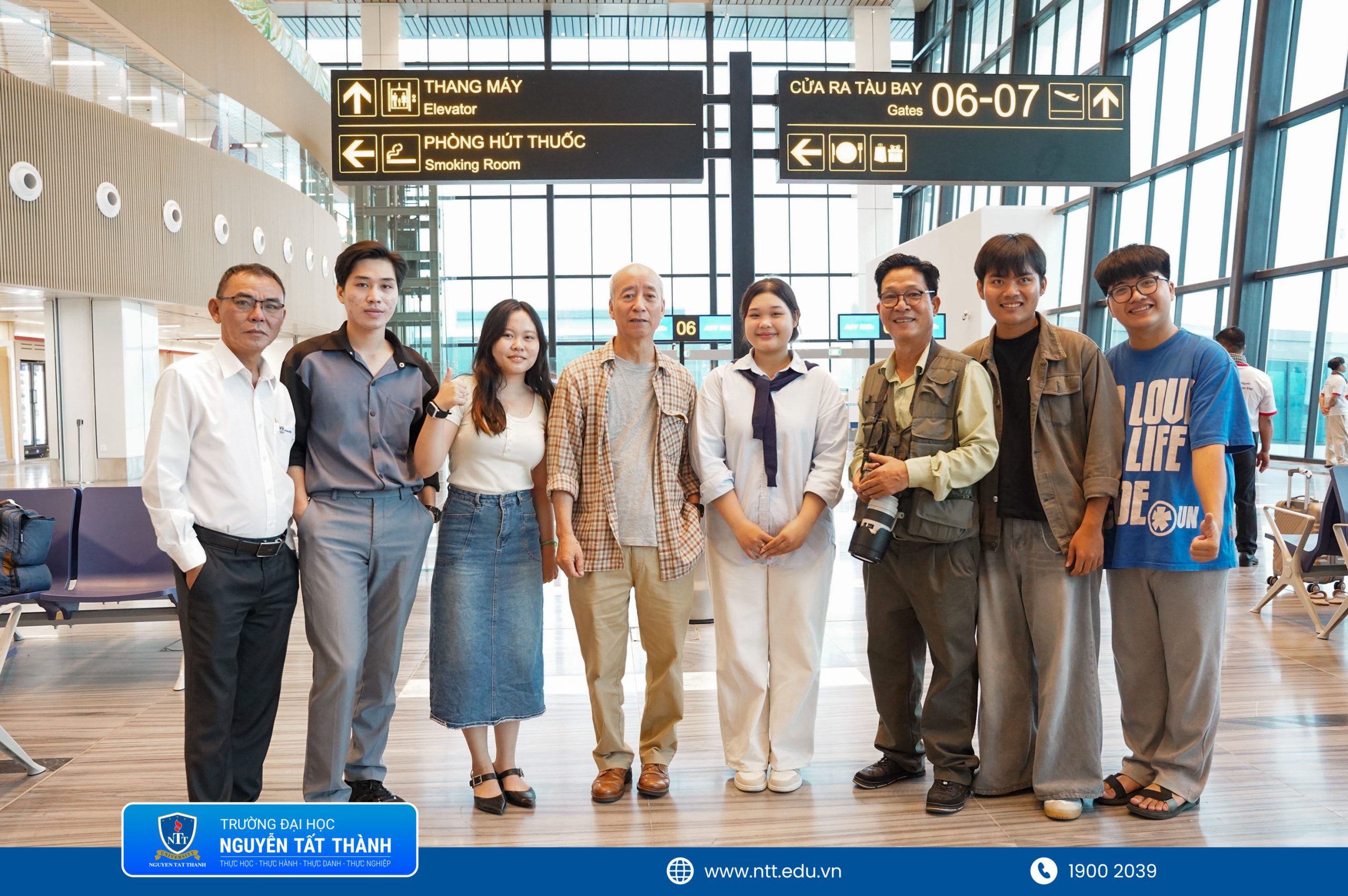 Tổng kết hành trình 4 ngày “chạm nghề” của sinh viên Khoa truyền thông sáng tạo khám phá hệ sinh thái truyền thông tại Hà Nội