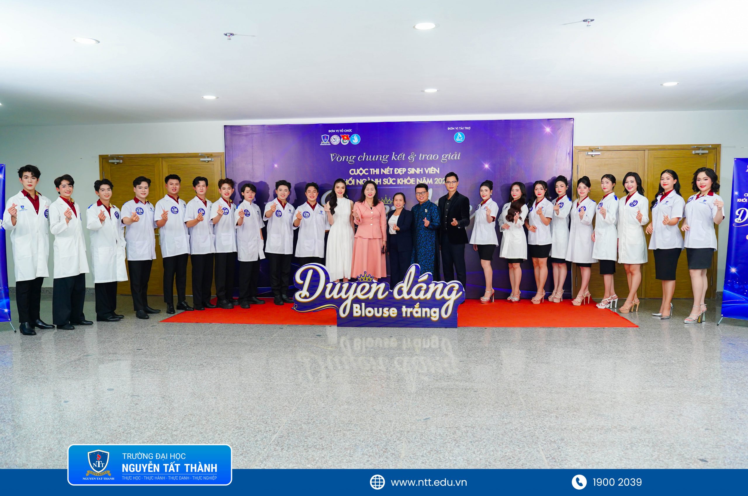 Trần Quốc Bảo và Võ Thị Ngọc Hiền đăng quang Nam vương và Hoa khôi Duyên dáng blouse trắng năm 2025