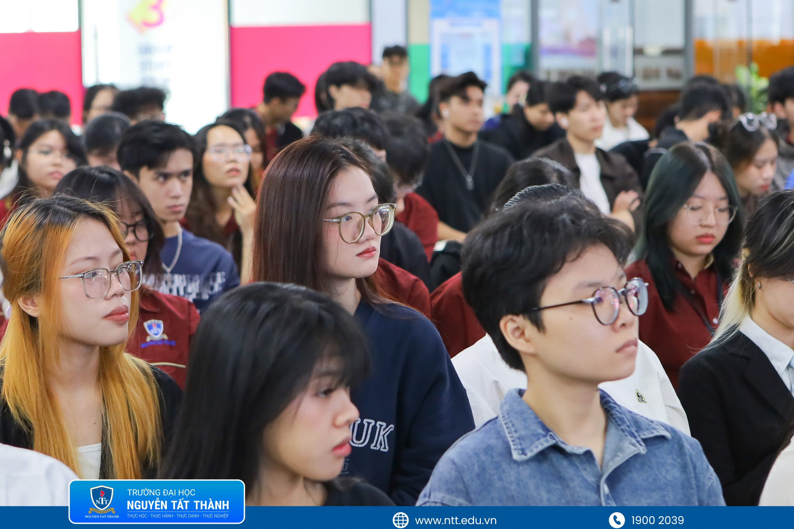 Sinh viên Mỹ Thuật Ứng dụng NTTU “ngồi lại” để nghĩ xa hơn