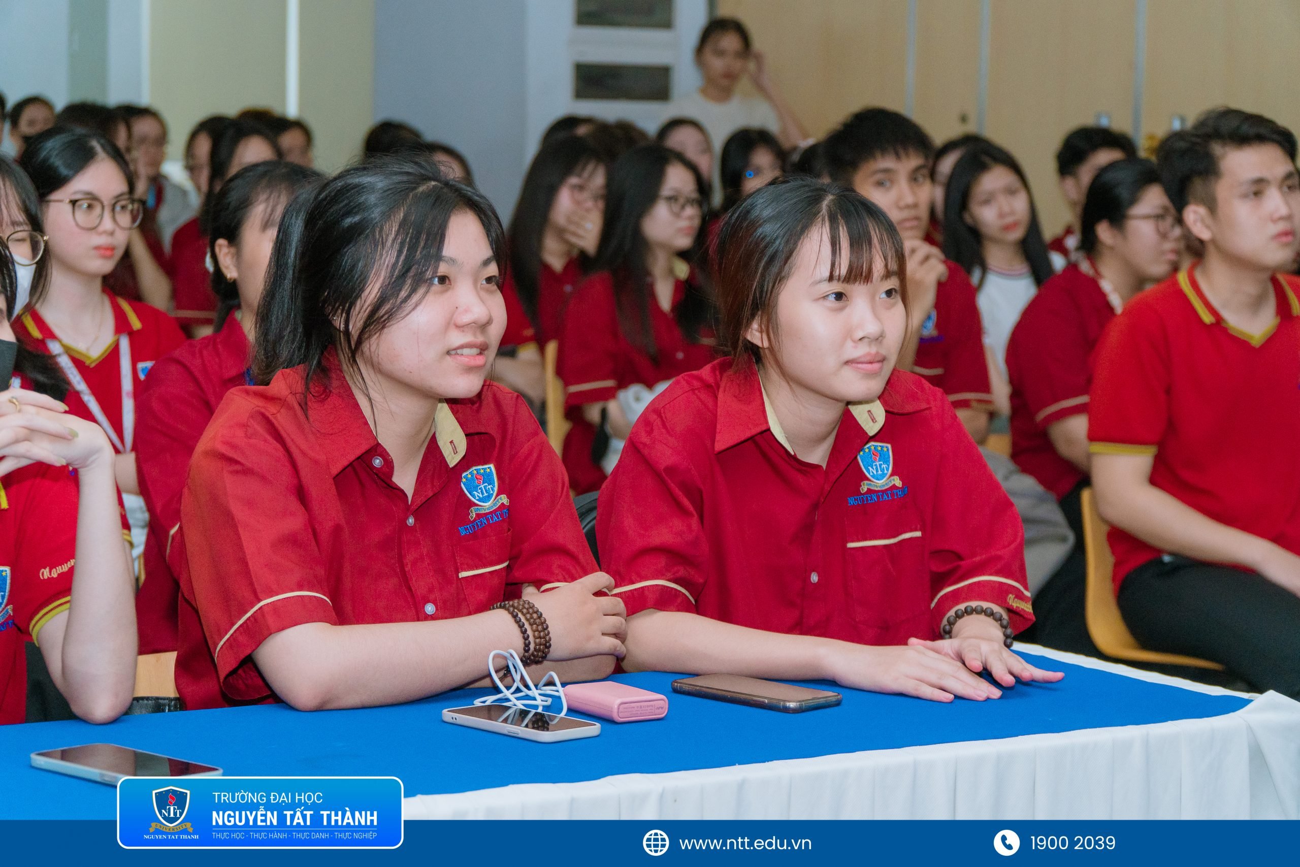 Bộ phim Mưa đỏ – Khi lịch sử sống dậy trong trái tim sinh viên Trường ĐH Nguyễn Tất Thành