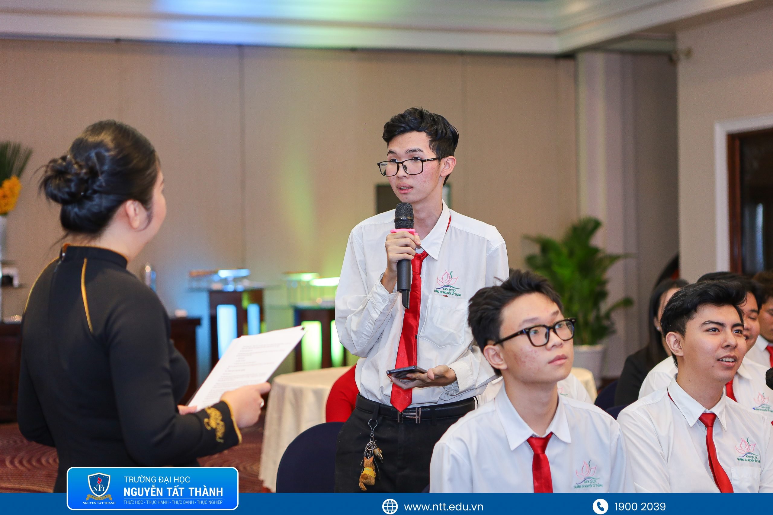 Sinh viên ngành Quản trị Nhà hàng & Dịch vụ Ăn uống NTTU trải nghiệm tiêu chuẩn dịch vụ 5 sao tại Majestic Saigon