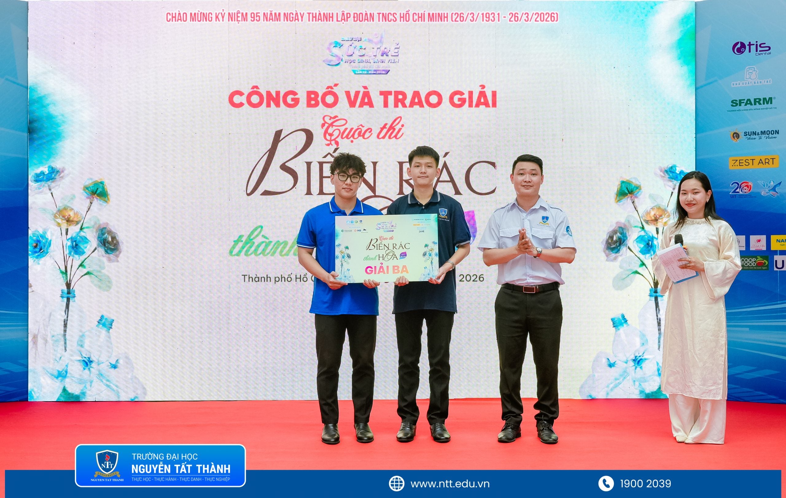 NTTU lan tỏa thông điệp xanh: Khi rác cũng có thể “nở hoa”