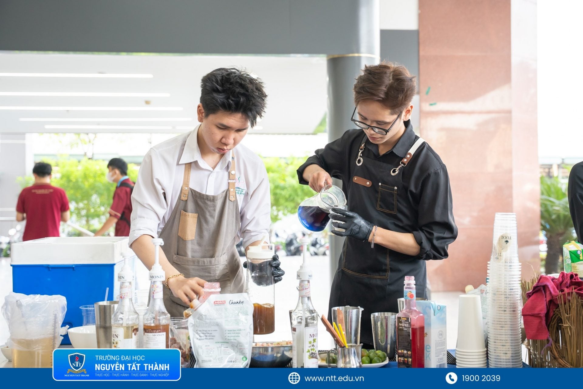 Không chỉ là học trên giảng đường, sinh viên NTTU còn liên tục tham gia các hoạt động thực tế, hội thảo và kết nối doanh nghiệp – nơi kiến thức được “kích hoạt” thành kỹ năng và trải nghiệm nghề nghiệp ngay từ khi còn ngồi trên ghế nahf trường