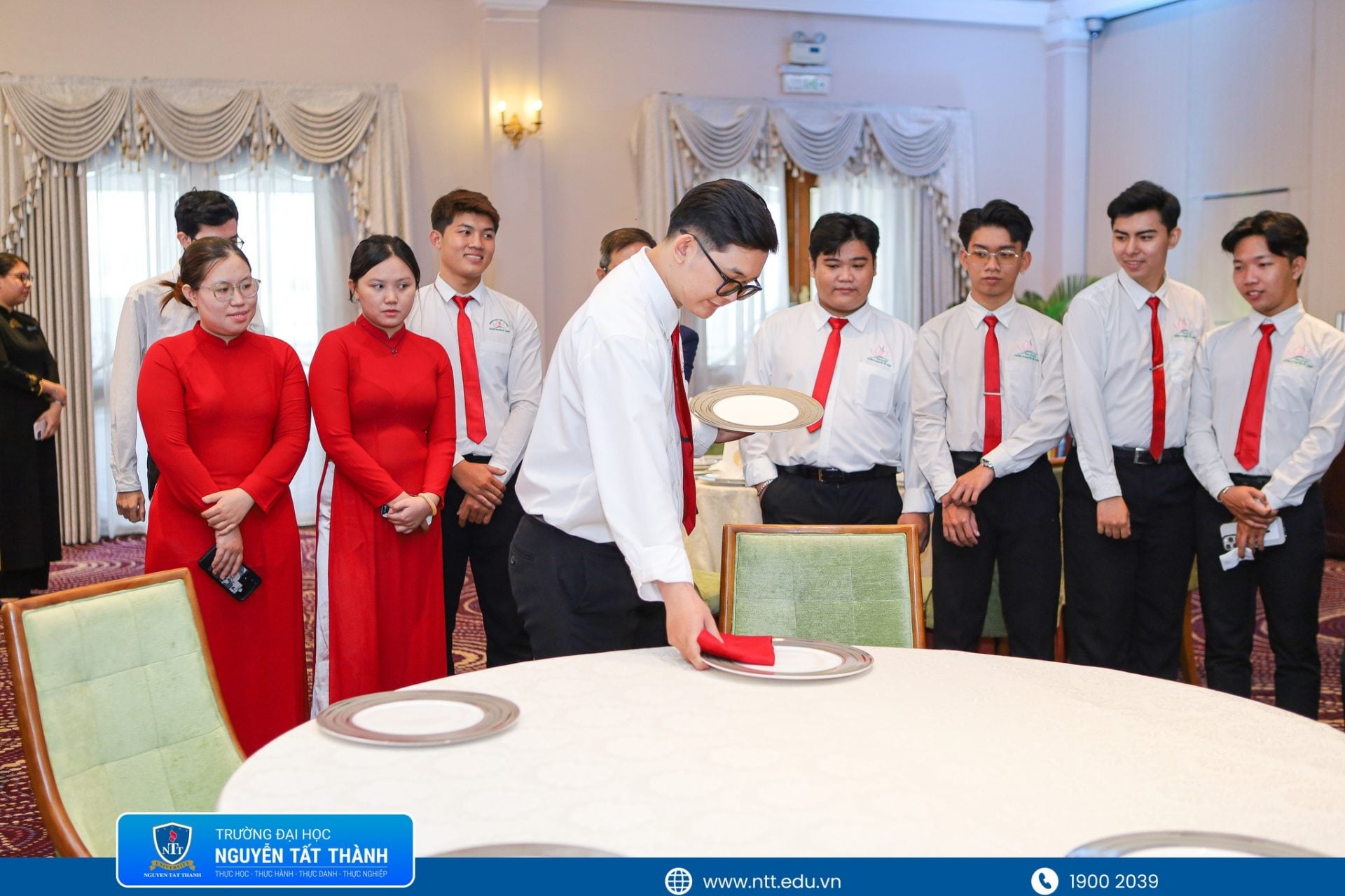 Sinh viên NTTU có cơ hội thực tập trực tiếp tại doanh nghiệp ngay trong quá trình học – từ đó làm quen môi trường làm việc thực tế, tích lũy kinh nghiệm và sẵn sàng cho công việc sau khi tốt nghiệp.