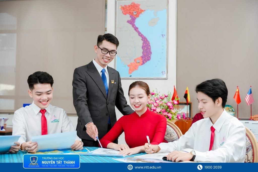 Không gian phòng thực hành hiện đại tại NTTU là nơi sinh viên trực tiếp làm việc với thiết bị, rèn kỹ năng và làm quen với môi trường nghề nghiệp ngay trong quá trình học.