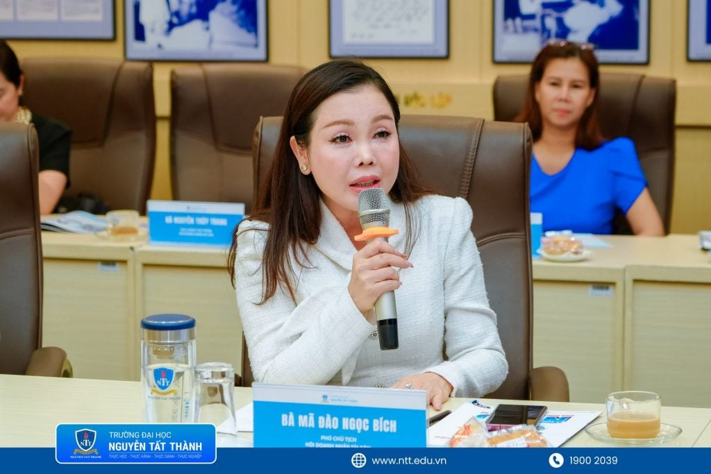 Bà Mã Đào Ngọc Bích - Phó Chủ tịch Hội Doanh nhân Sài Gòn TP.HCM phát biểu tại phiên thảo luận