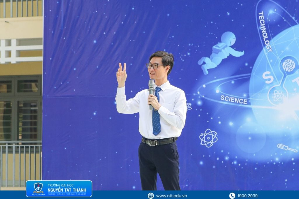 PGS.TS. Đinh Văn Phúc, Trưởng khoa Khoa học Ứng dung 