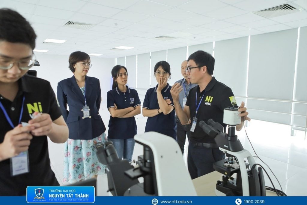 phòng thí nghiệm khoa dược