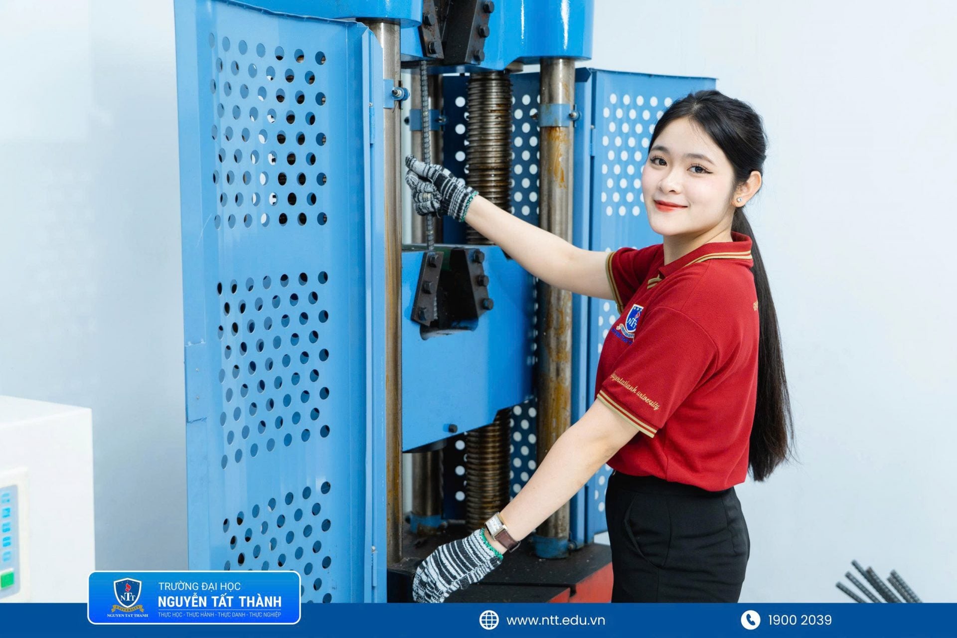 Sinh-vien-nganh-Ky-thuat-xay-dung-NTTU-hoc-tap-trong-moi-truong-co-so-vat-chat-duoc-dau-tu-cung-doi-ngu-giang-vien-chat-luong