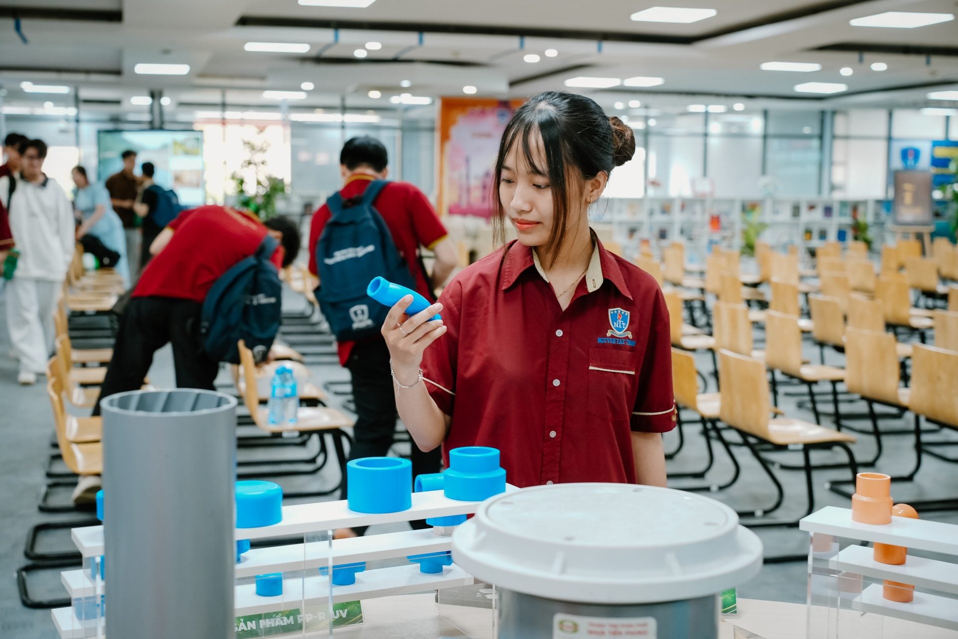 Sinh viên nữ theo học ngành Kỹ thuật xây dựng NTTU, được tạo điều kiện phát triển trong môi trường đào tạo gắn với thực tiễn.