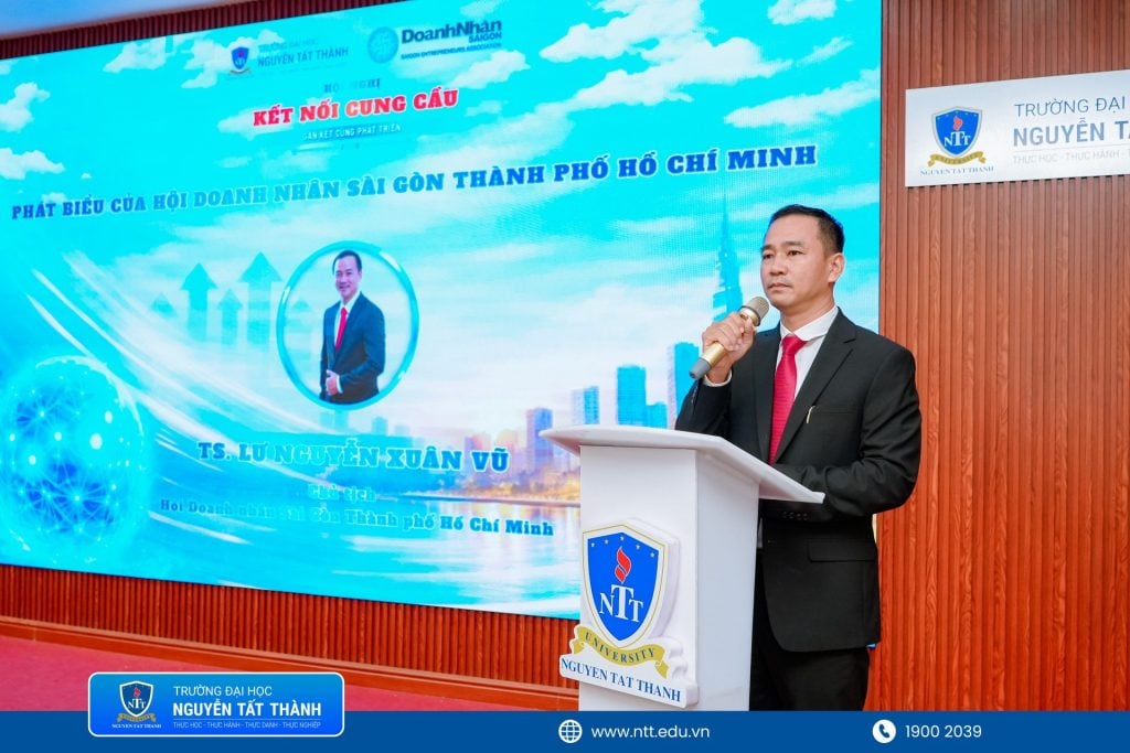 TS. Lư Nguyễn Xuân Vũ – Chủ tịch Hội Doanh nhân Sài Gòn TP.HCM phát biểu tại Hội nghị