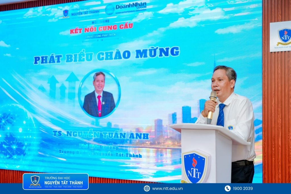 TS. Nguyễn Tuấn Anh – Phó Hiệu trưởng Trường Đại học Nguyễn Tất Thành phát biểu chào mừng