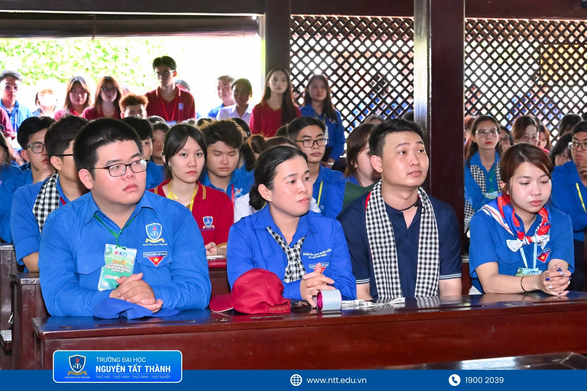 Tham-quan-truong-duc-thanh