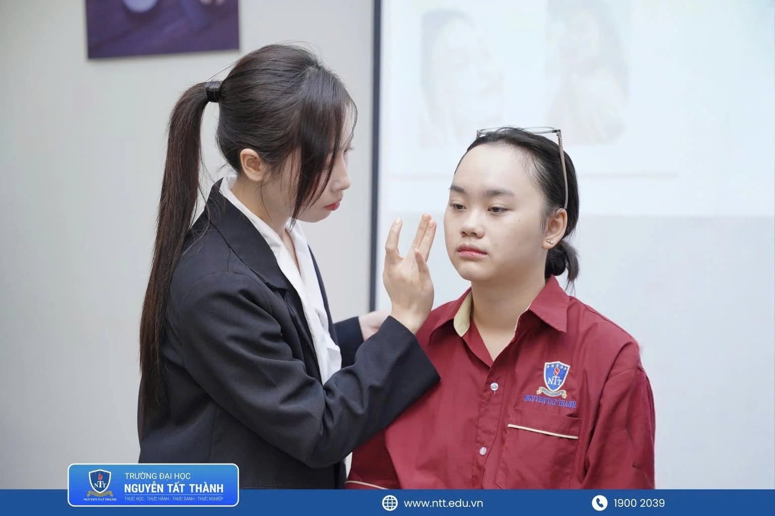 Sinh viên Khoa Du lịch Trường Đại học Nguyễn Tất Thành tham gia chuỗi hoạt động thực hành chuyên sâu ngành Quản trị Khách sạn, trực tiếp trải nghiệm môi trường dịch vụ thực tế và nâng cao kỹ năng nghề nghiệp