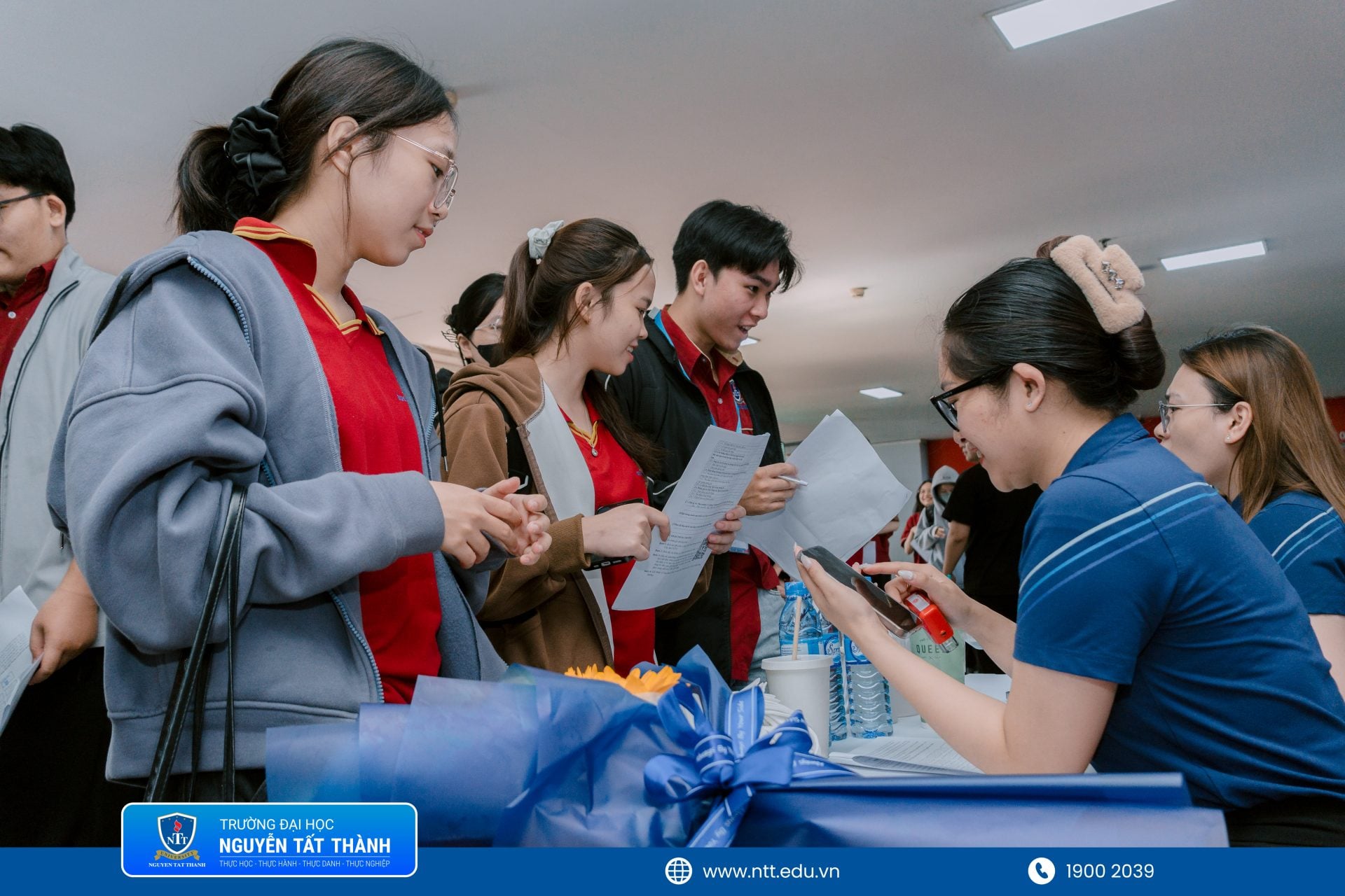 5. Sinh viên NTTU chủ động kết nối cùng doanh nghiệp, tham gia phỏng vấn trực tiếp để tìm kiếm cơ hội thực tập và việc làm phù hợp với chuyên ngành đào tạo.