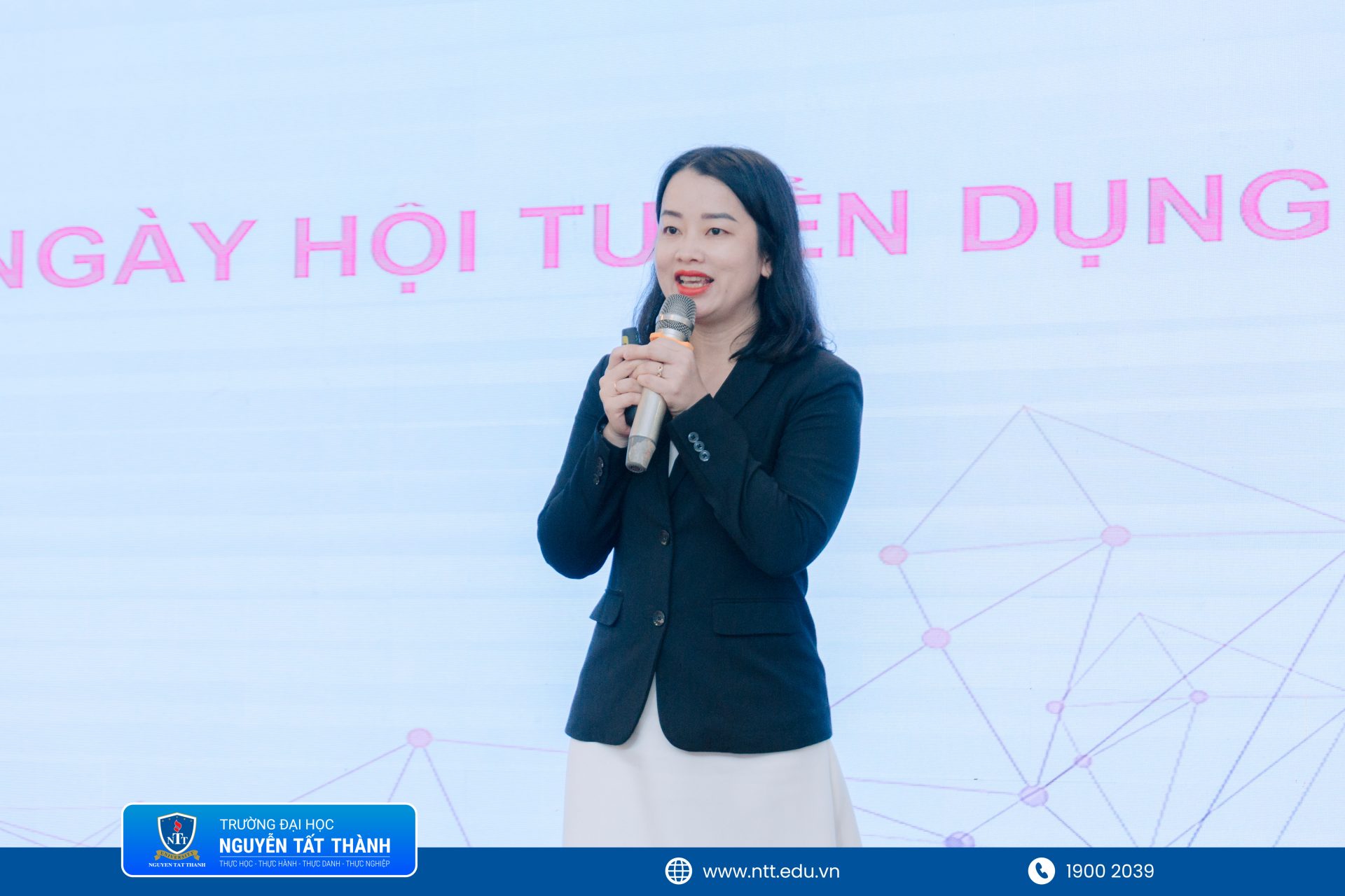 30. Nhà tuyển dụng giới thiệu nhu cầu tuyển dụng