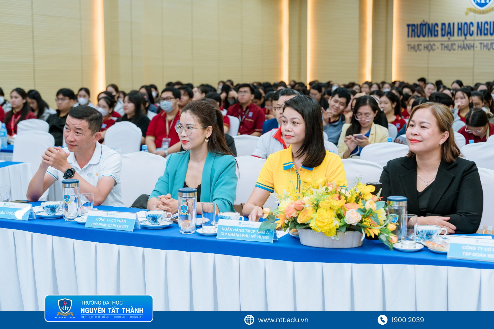Toàn cảnh buổi lễ khai mạc Ngày hội Tuyển dụng tháng 5/2026 tại Trường Đại học Nguyễn Tất Thành