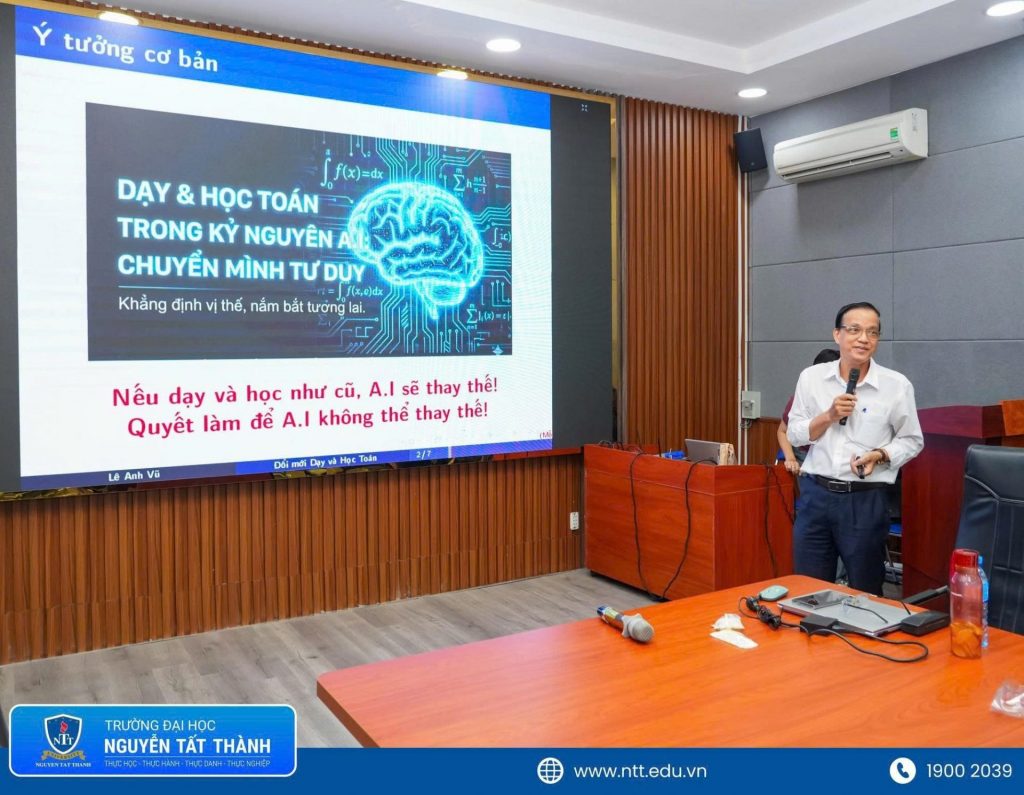 PGS.TS. Lê Anh Vũ - Trường Đại học Kinh tế - Luật (UEL), Đại học Quốc gia TP.HCM với phát biểu đề dẫn " Cần thay đổi căn bản cách Dạy và học Toán trong kỷ nguyên AI"