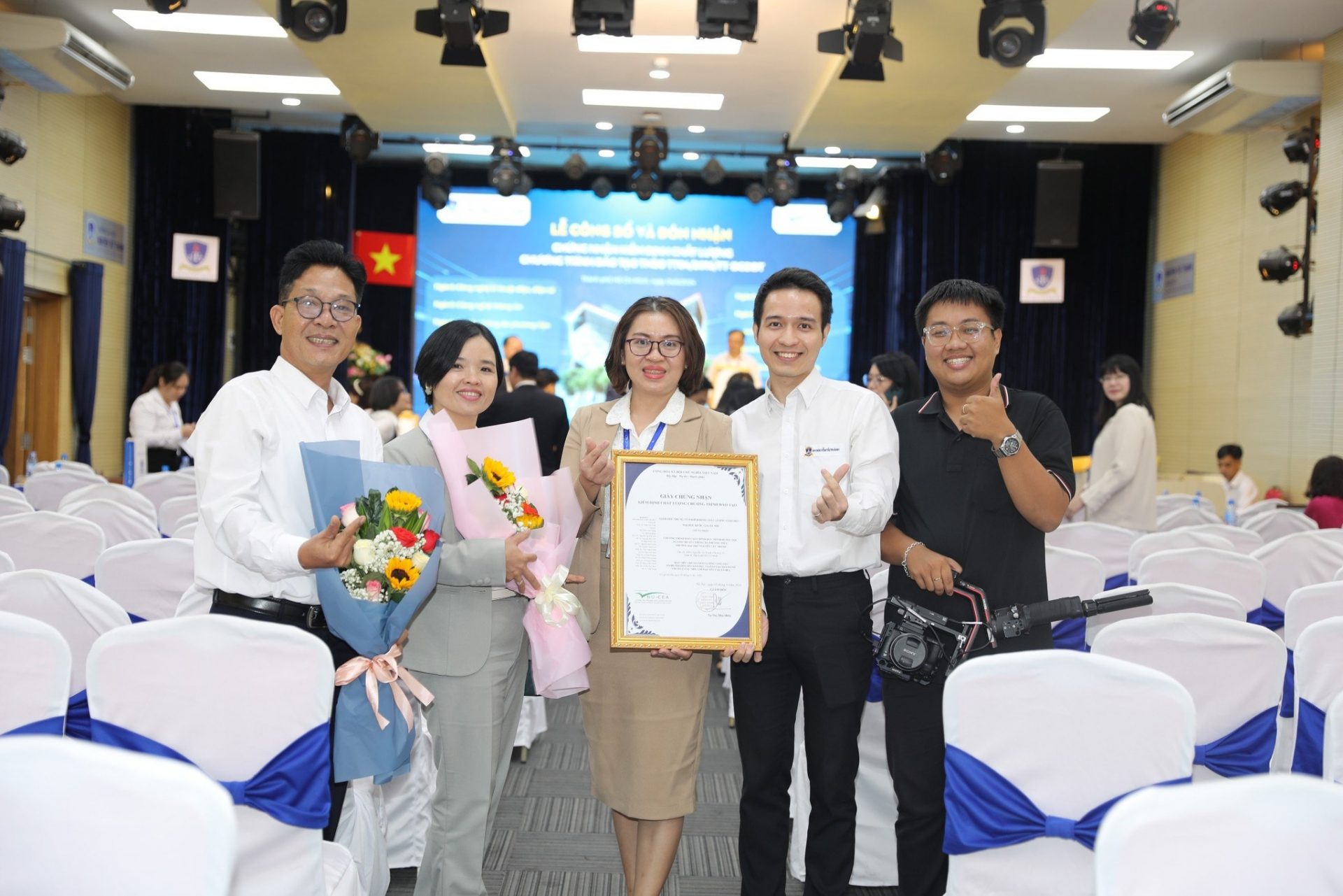 Ngành Truyền thông đa phương tiện – Trường Đại học Nguyễn Tất Thành đạt chứng nhận kiểm định chất lượng chương trình đào tạo của Đại học Quốc gia Hà Nội, tiếp tục khẳng định định hướng đào tạo gắn thực tiễn, chú trọng năng lực sáng tạo, công nghệ và trải nghiệm nghề nghiệp dành cho sinh viên trong lĩnh vực truyền thông hiện đại.