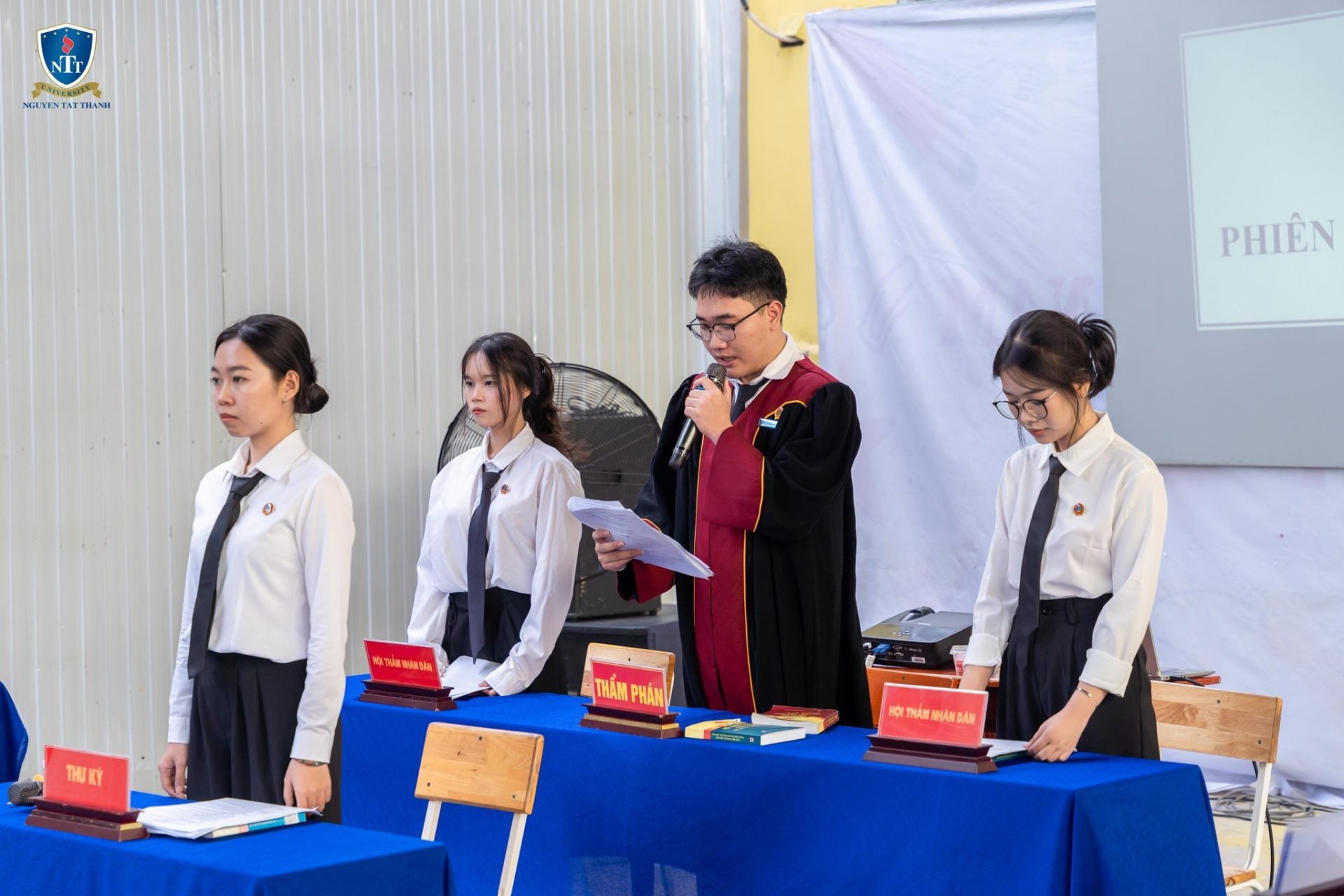 Sinh viên Khoa Luật – Trường ĐH Nguyễn Tất Thành tham gia phiên tòa giả định và hoạt động tranh biện nhằm rèn luyện tư duy pháp lý và kỹ năng xử lý tình huống