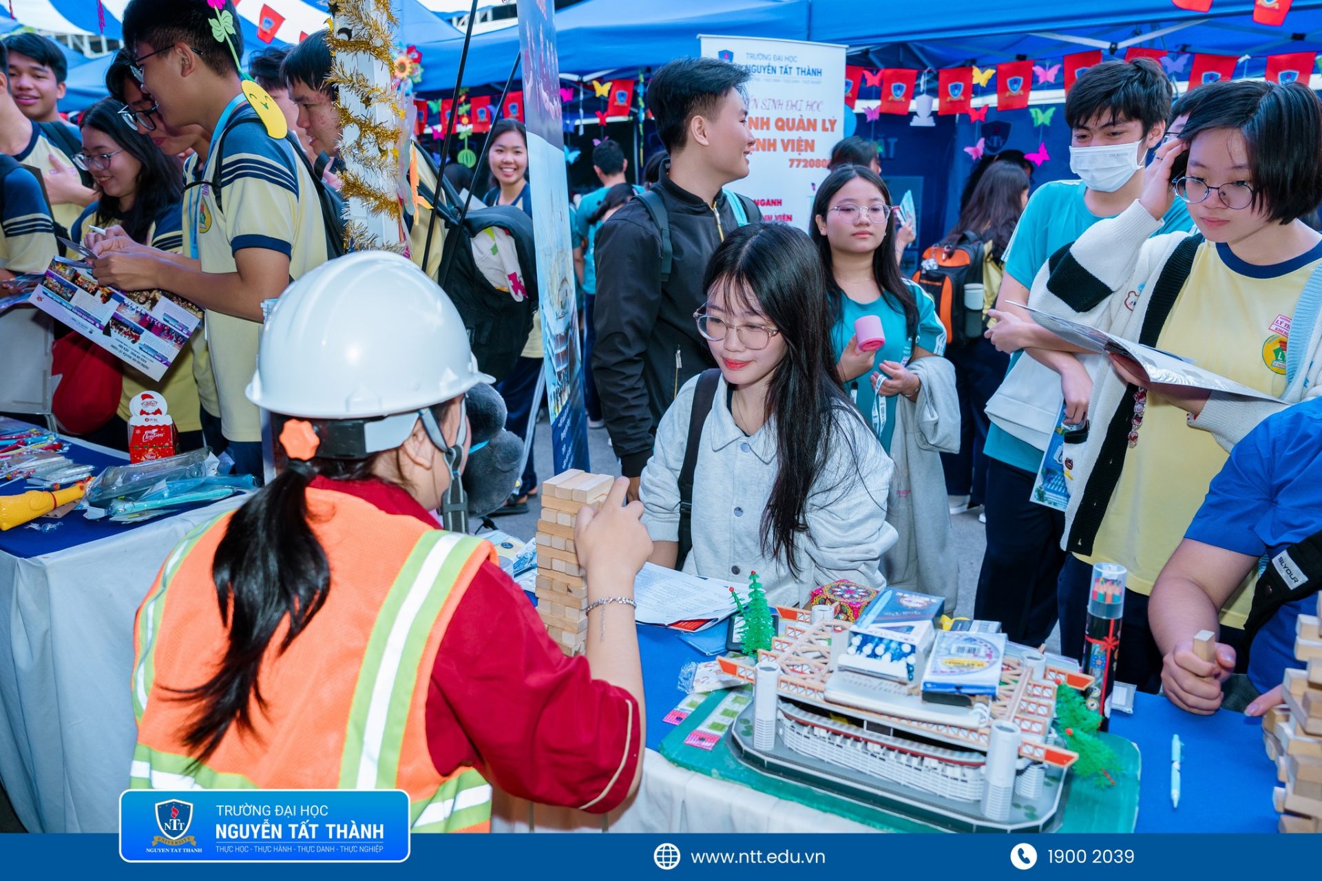 Kỳ thi tốt nghiệp THPT 2026 không chỉ là cột mốc quan trọng với học sinh lớp 12 mà còn mở ra nhiều cơ hội học tập, học bổng và hội nhập tại Trường Đại học Nguyễn Tất Thành