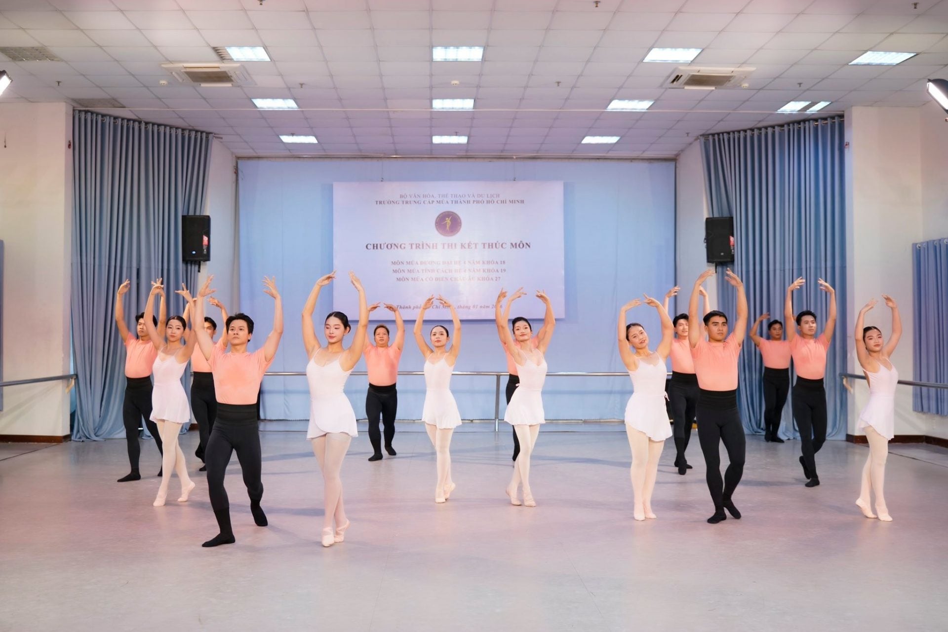 Sinh viên ngành Biên đạo múa tại Trường Đại học Nguyễn Tất Thành được học tập cùng đội ngũ giảng viên uy tín, giàu kinh nghiệm trong lĩnh vực nghệ thuật biểu diễn và đào tạo múa chuyên nghiệp.