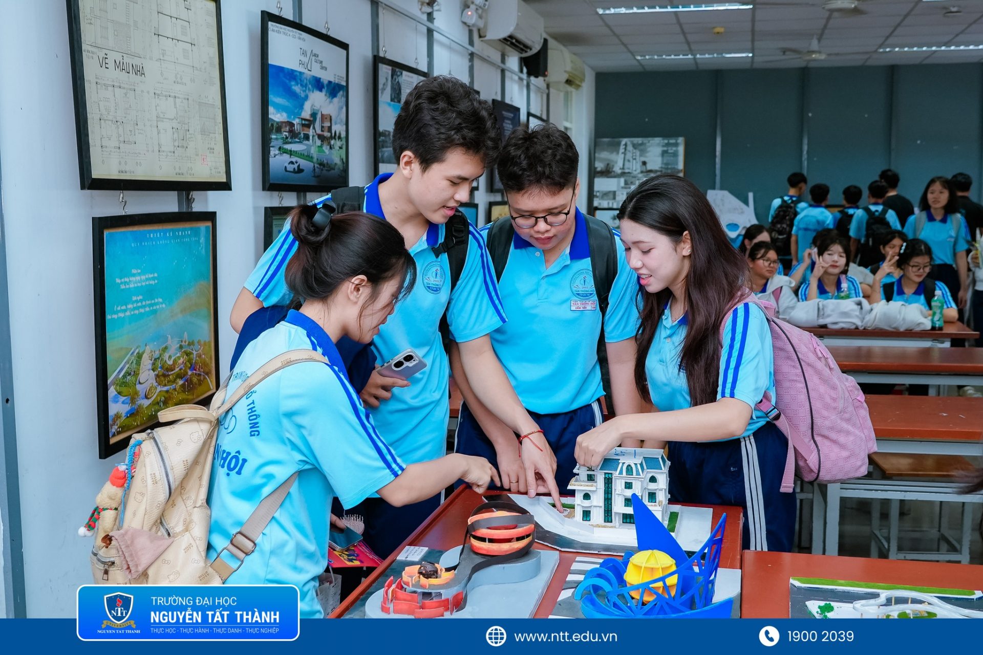 Kỳ thi tốt nghiệp THPT 2026 không chỉ là cột mốc quan trọng với học sinh lớp 12 mà còn mở ra nhiều cơ hội học tập, học bổng và hội nhập tại Trường Đại học Nguyễn Tất Thành