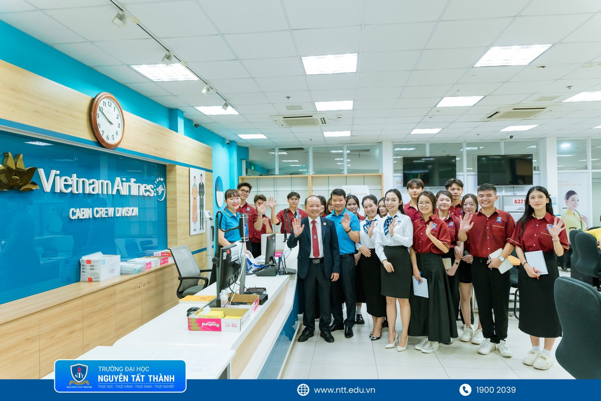Sinh viên Khoa Quản trị kinh doanh – Trường ĐH Nguyễn Tất Thành trải nghiệm thực tế tại Vietnam Airlines, trực tiếp tìm hiểu quy trình vận hành và môi trường doanh nghiệp nhằm tăng kỹ năng nghề nghiệp và hiểu rõ hơn lĩnh vực mình theo đuổi.