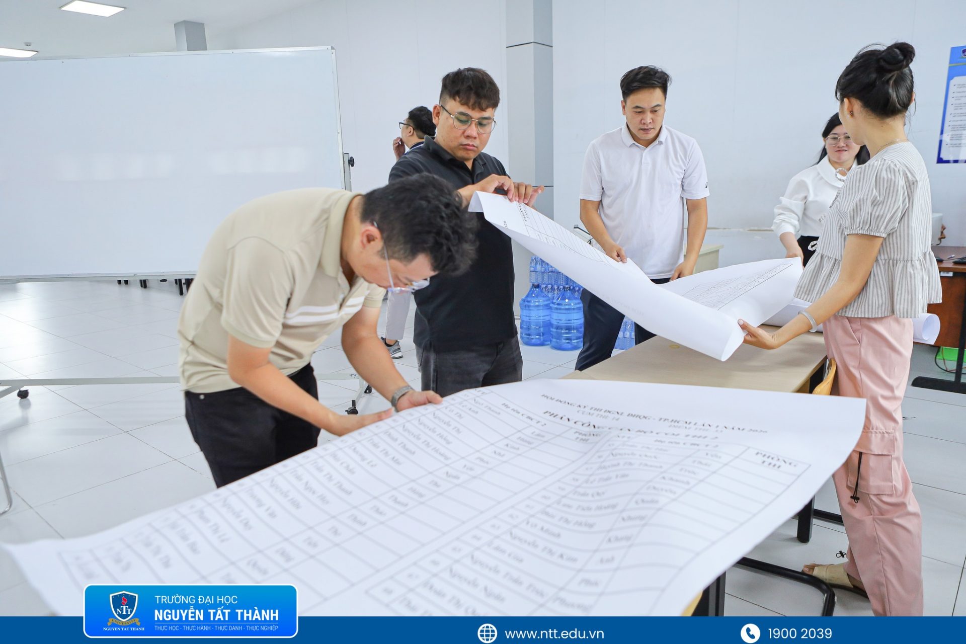 Công tác chuẩn bị cho kỳ thi đánh giá năng lực năm 2026 tại Trường Đại học Nguyễn Tất Thành được triển khai kỹ lưỡng, đảm bảo điều kiện cơ sở vật chất, nhân sự và quy trình tổ chức nhằm hỗ trợ thí sinh tham gia kỳ thi thuận lợi, an toàn và nghiêm túc