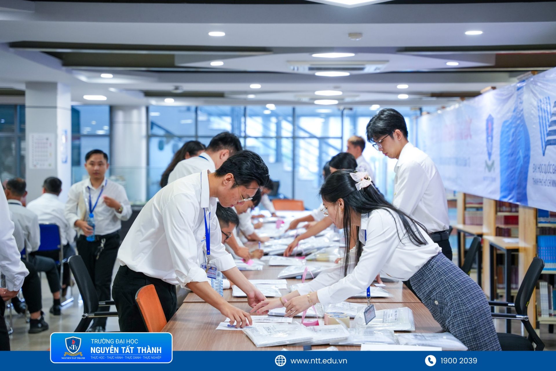 Công tác chuẩn bị cho kỳ thi đánh giá năng lực năm 2026 tại Trường Đại học Nguyễn Tất Thành được triển khai kỹ lưỡng, đảm bảo điều kiện cơ sở vật chất, nhân sự và quy trình tổ chức nhằm hỗ trợ thí sinh tham gia kỳ thi thuận lợi, an toàn và nghiêm túc