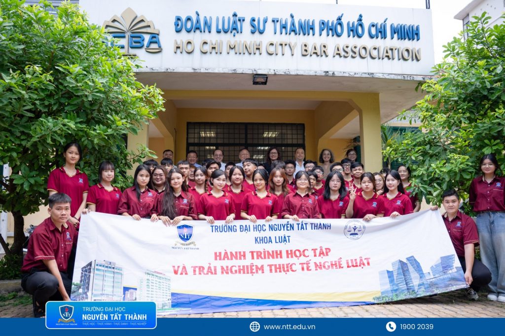 Sinh viên Khoa Luật Trường Đại học Nguyễn Tất Thành tham gia chương trình kiến tập tại Đoàn Luật sư TP. Hồ Chí Minh ngày 12-5