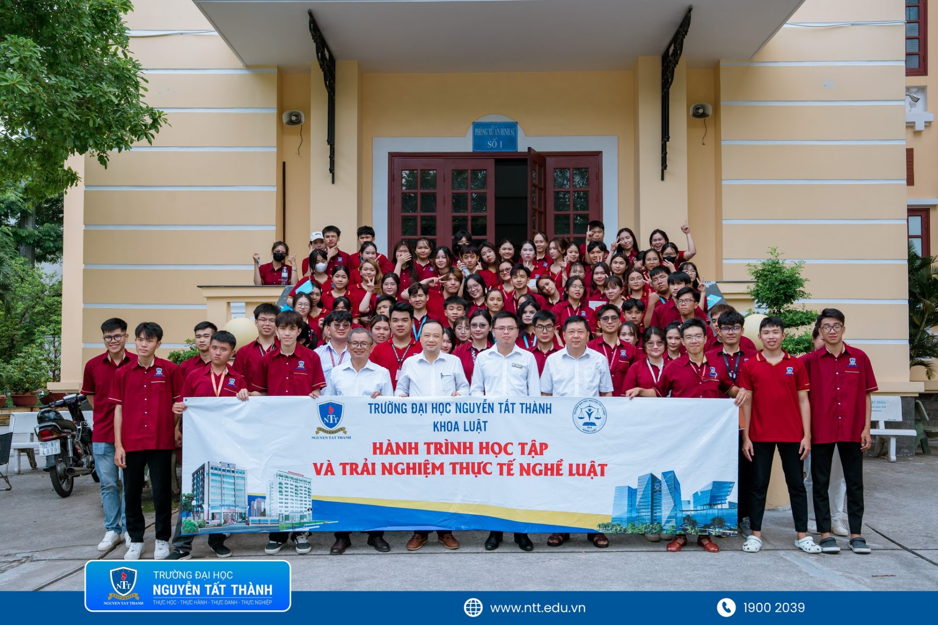 Hoạt động kiến tập được xem như “tiết học thực hành nghề luật” giúp sinh viên hiểu rõ hơn khoảng cách giữa lý thuyết và thực tiễn nghề nghiệp
