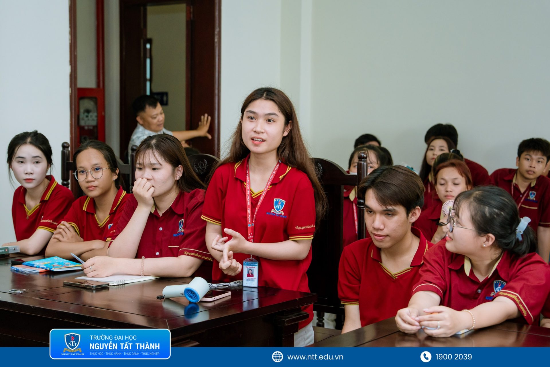 Phần giao lưu cùng thẩm phán và cán bộ Tòa án mang đến nhiều góc nhìn thực tế về nghề luật và công tác tư pháp hiện nay
