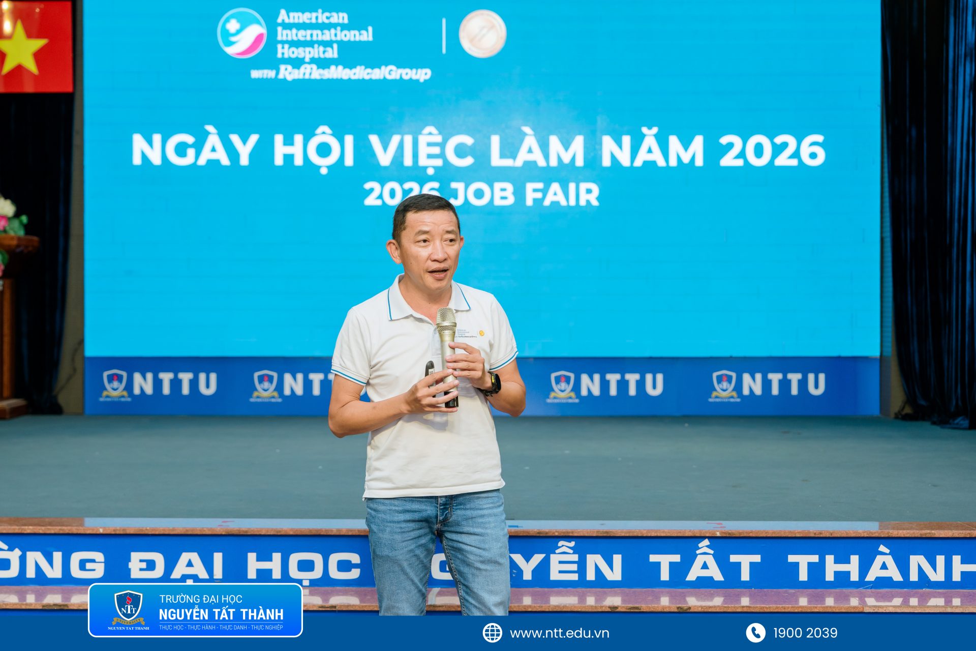 Ông Phan Hoàng Nam - Giám đốc Hành chính - Nhân sự Bệnh viện Quốc tế Mỹ (AIH) phát biểu tại chương trình