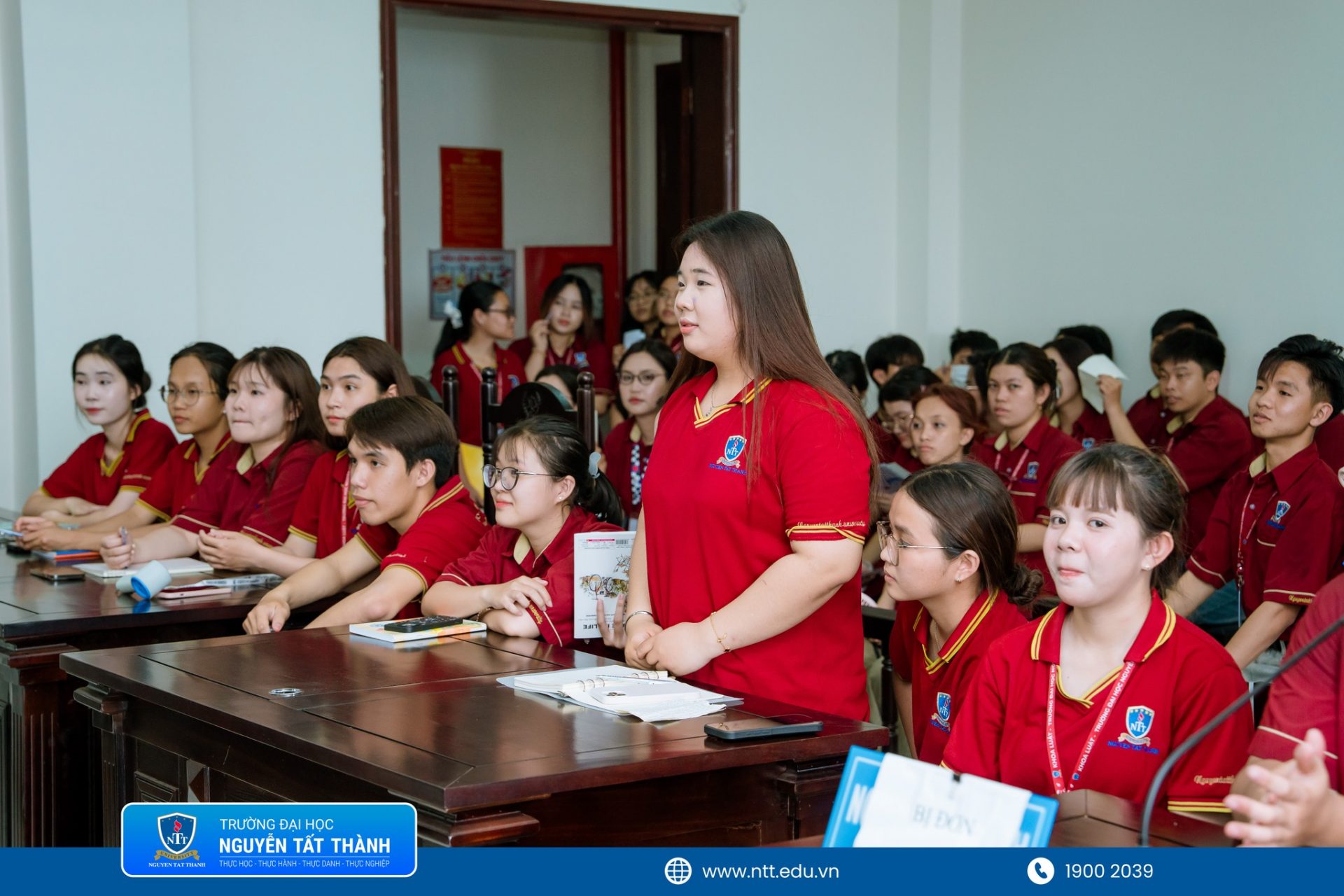 Phần giao lưu cùng thẩm phán và cán bộ Tòa án mang đến nhiều góc nhìn thực tế về nghề luật và công tác tư pháp hiện nay