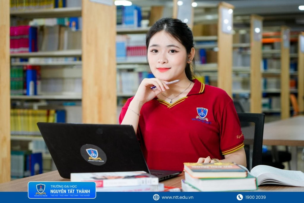 Hệ thống phòng lab công nghệ tại NTTU giúp sinh viên CNTT tiếp cận sớm các lĩnh vực như trí tuệ nhân tạo, dữ liệu lớn và điện toán đám mây.