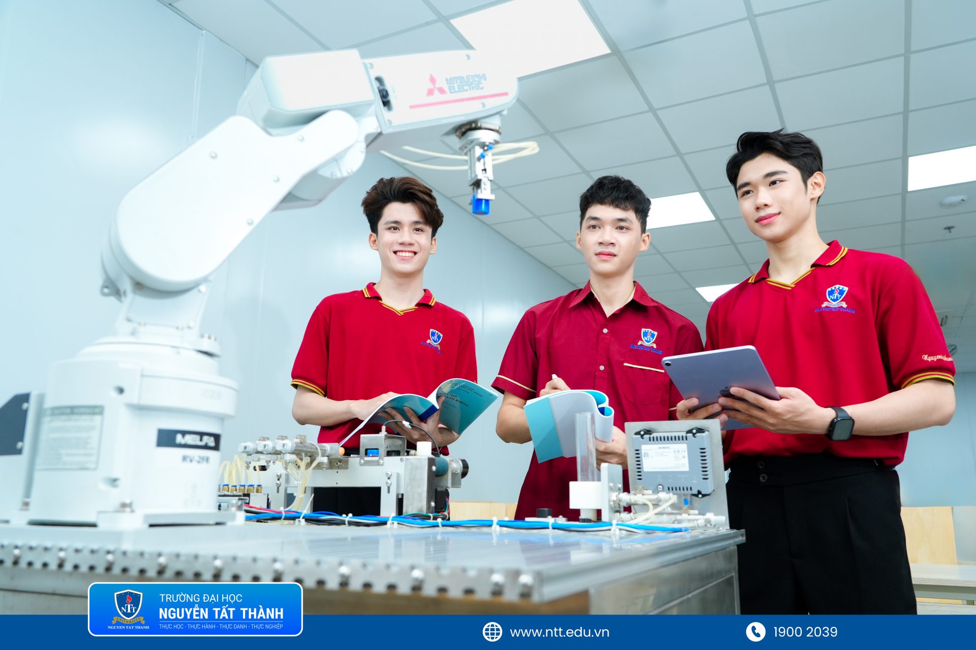 Hệ thống phòng thực hành và phòng thí nghiệm hiện đại tại NTTU hỗ trợ sinh viên cơ điện tử phát triển kỹ năng kỹ thuật và tư duy công nghệ thực tiễn.