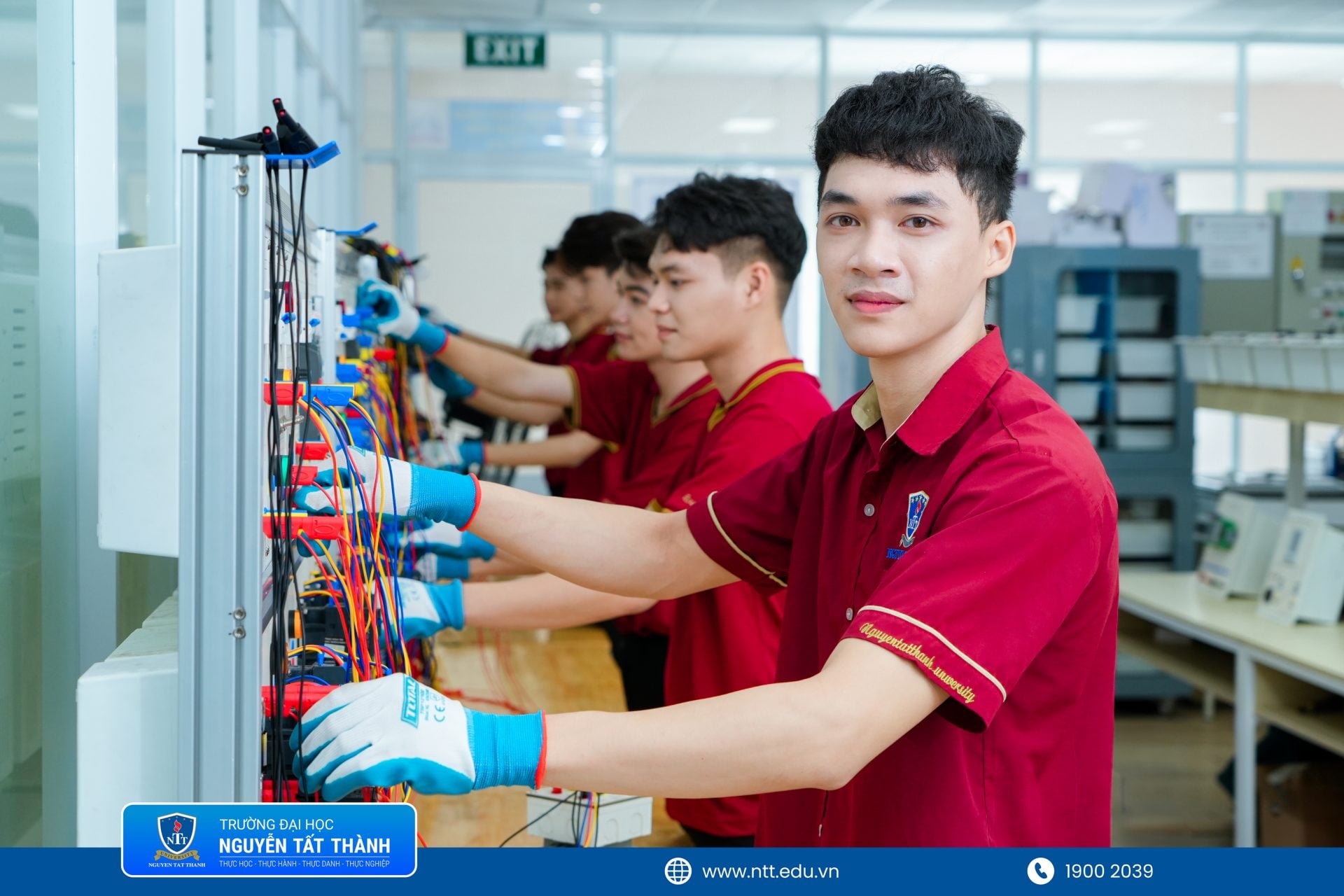 Hệ thống phòng thí nghiệm và xưởng thực hành hiện đại tại NTTU hỗ trợ sinh viên ngành Điện – Điện tử phát triển kỹ năng chuyên môn và tư duy công nghệ