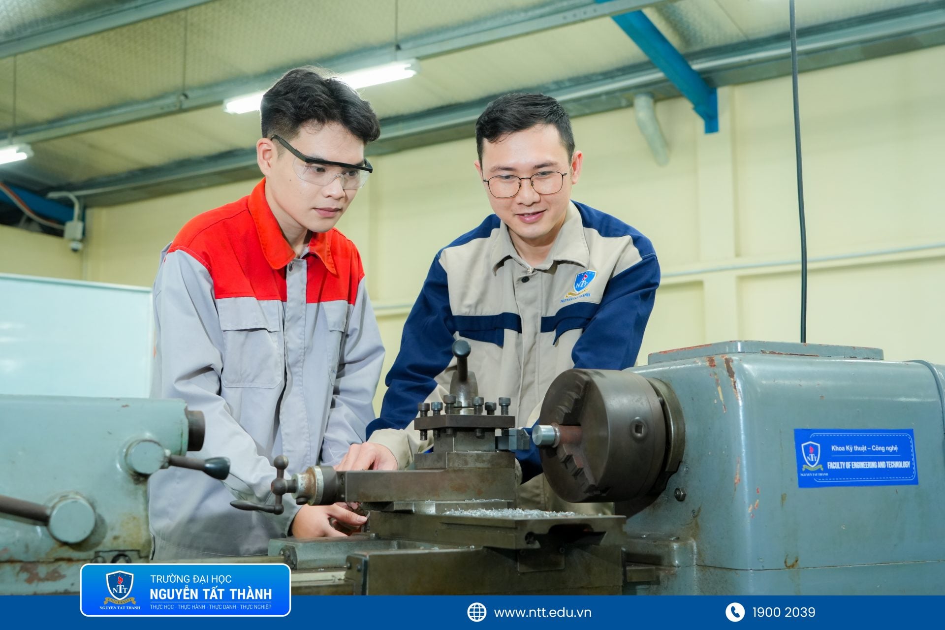 Đội ngũ giảng viên Khoa Kỹ thuật – Công nghệ NTTU đồng hành cùng sinh viên trong môi trường đào tạo chú trọng thực hành, nghiên cứu ứng dụng và cập nhật xu hướng công nghệ sản xuất hiện đại. 