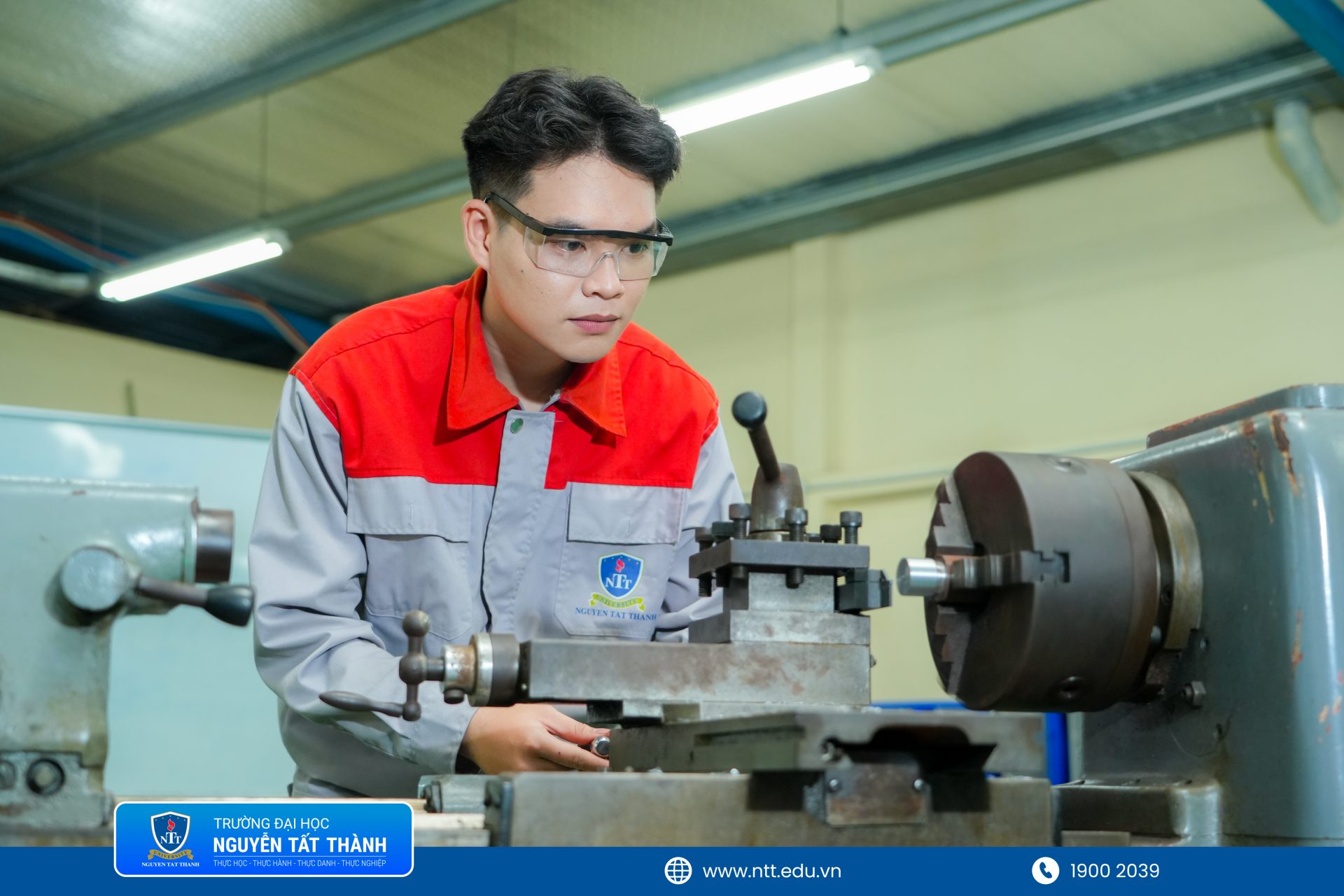 Với định hướng “Học tập thông qua trải nghiệm”, ngành Kỹ thuật cơ khí NTTU tăng cường thực hành, kết nối doanh nghiệp và tiếp cận xu hướng sản xuất công nghiệp hiện đại.