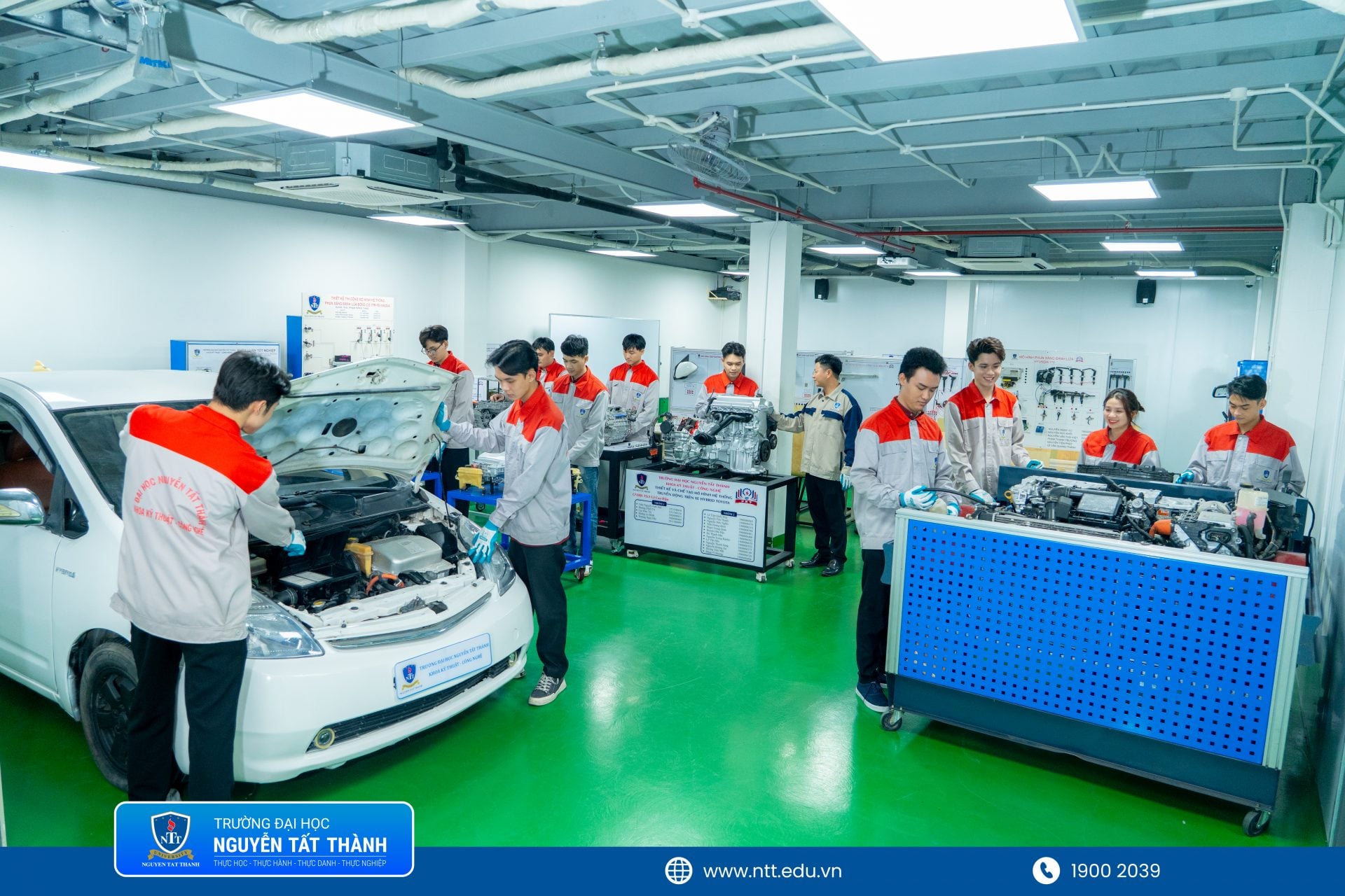 Môi trường học tập tại NTTU tăng cường trải nghiệm thực hành, giúp sinh viên ngành Công nghệ kỹ thuật Ô tô sớm làm quen với yêu cầu thực tế của doanh nghiệp