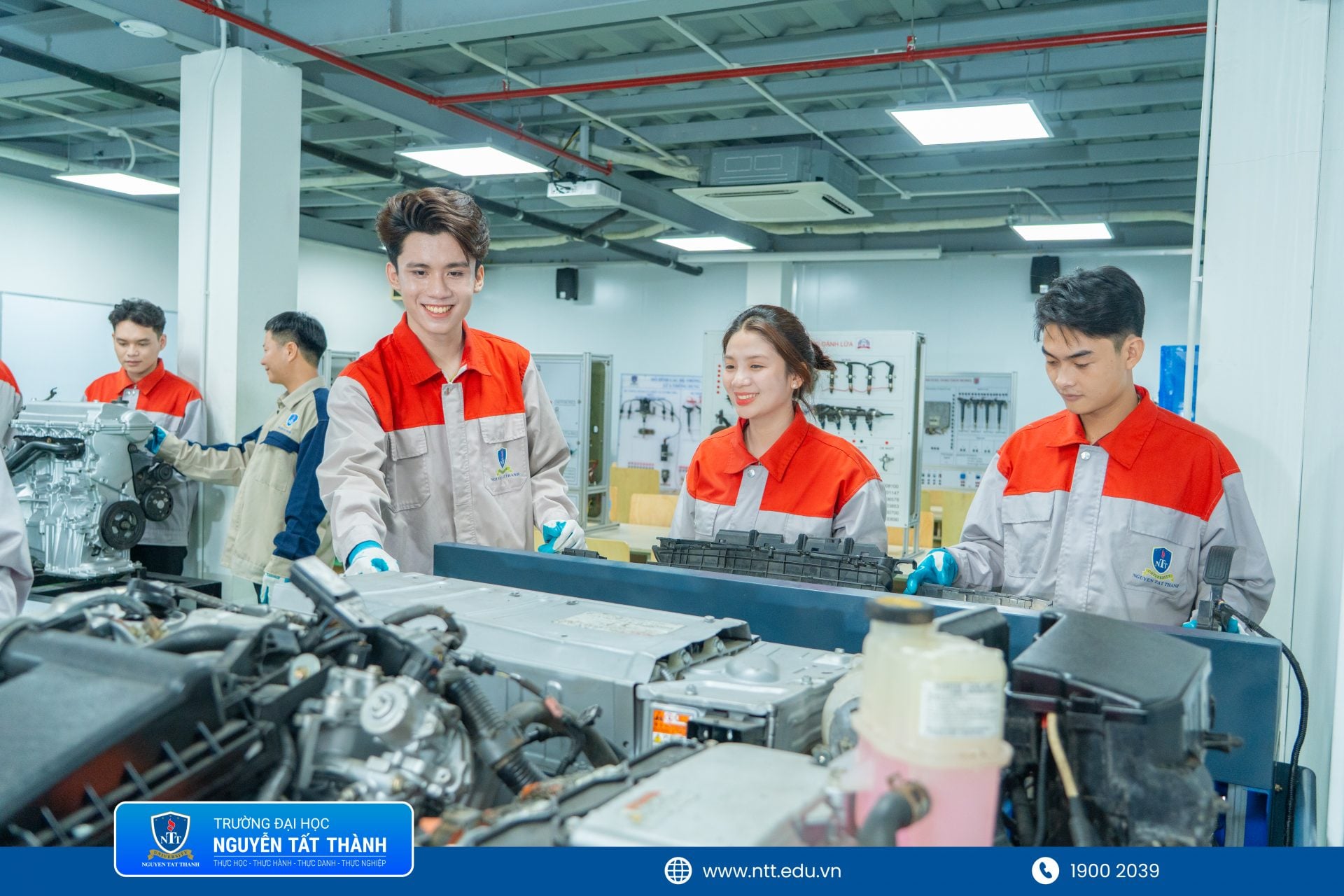Môi trường học tập tại NTTU tăng cường trải nghiệm thực hành, giúp sinh viên ngành Công nghệ kỹ thuật Ô tô sớm làm quen với yêu cầu thực tế của doanh nghiệp