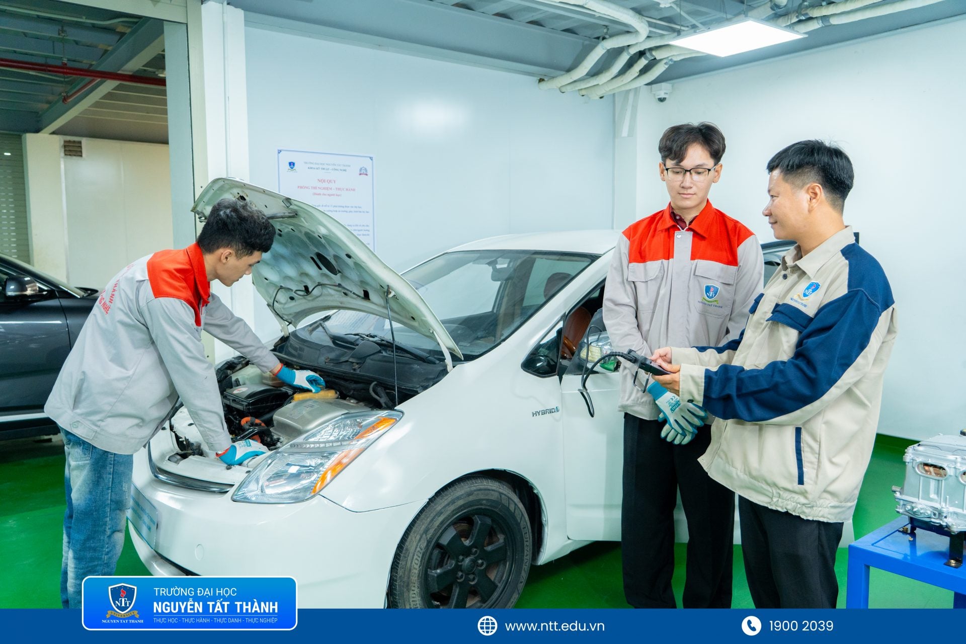 Môi trường học tập tại NTTU tăng cường trải nghiệm thực hành, giúp sinh viên ngành Công nghệ kỹ thuật Ô tô sớm làm quen với yêu cầu thực tế của doanh nghiệp