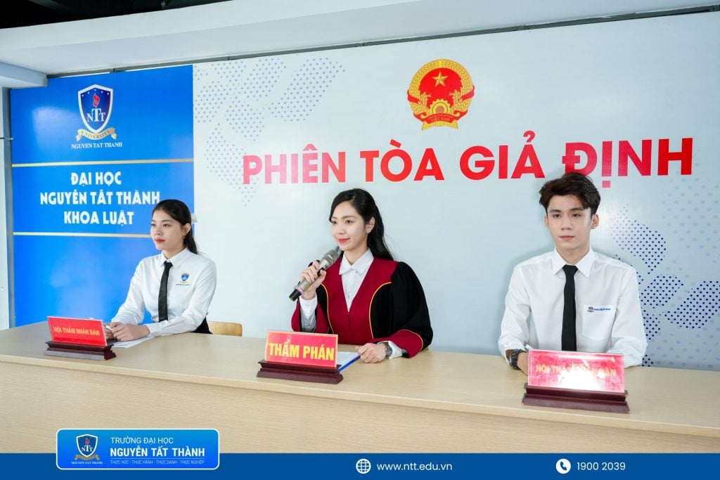 2. Môi trường học tập tại Khoa Luật – Trường ĐH Nguyễn Tất Thành được định hướng theo hướng tăng trải nghiệm, thực hành và gắn với yêu cầu nghề nghiệp hiện nay