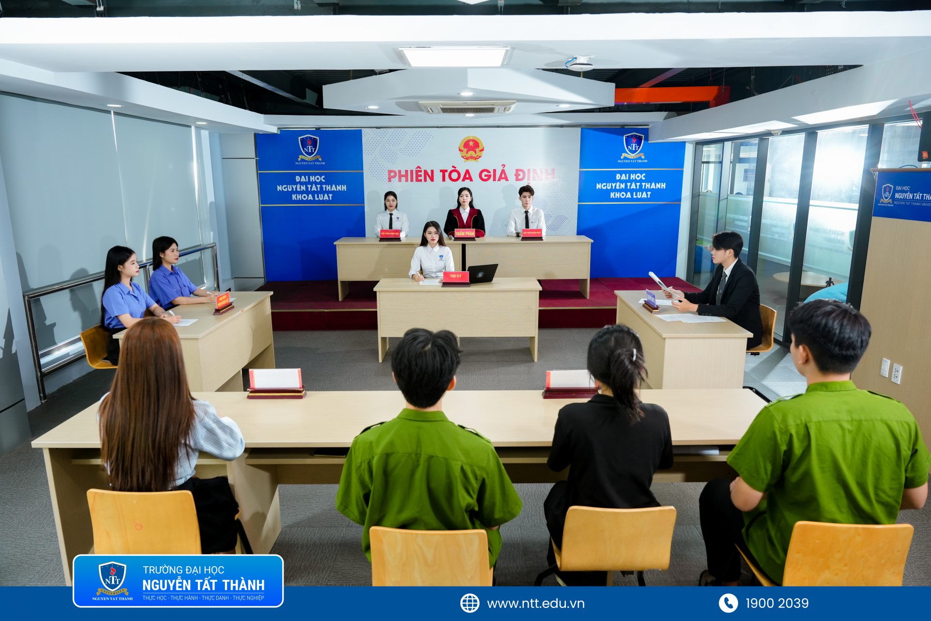 2. Môi trường học tập tại Khoa Luật – Trường ĐH Nguyễn Tất Thành được định hướng theo hướng tăng trải nghiệm, thực hành và gắn với yêu cầu nghề nghiệp hiện nay