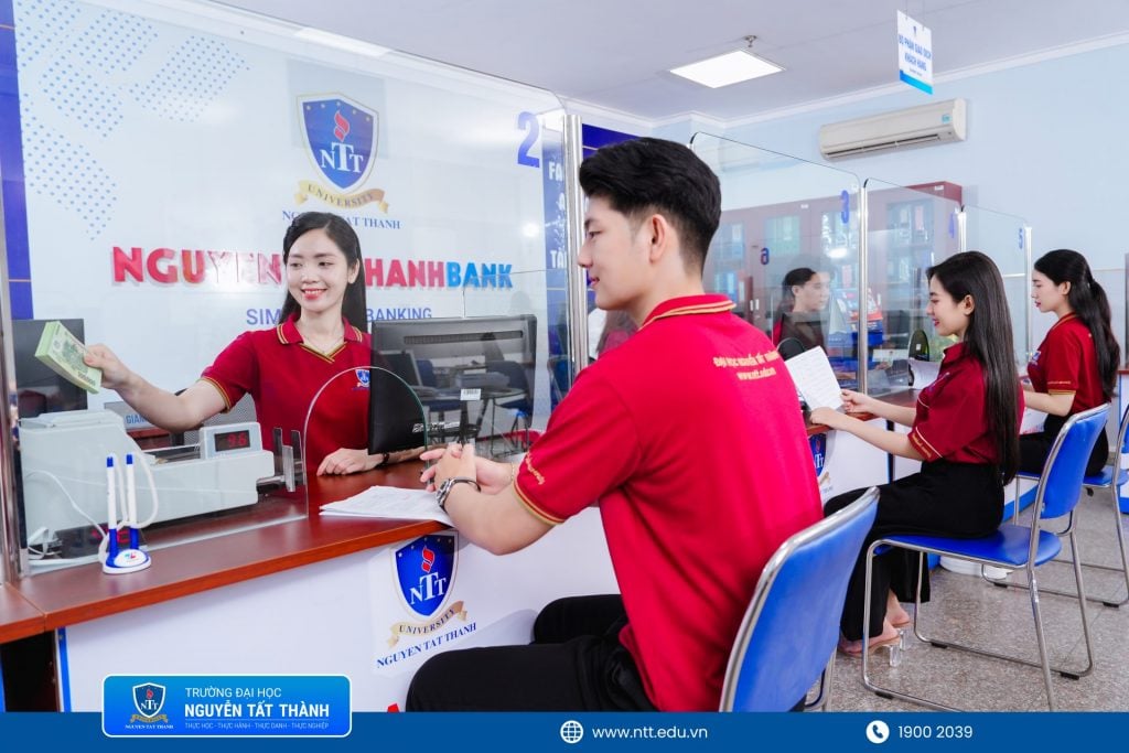Ngành Tài chính – Ngân hàng NTTU mở rộng cơ hội nghề nghiệp trong lĩnh vực Fintech, đầu tư và tài chính số hiện đại