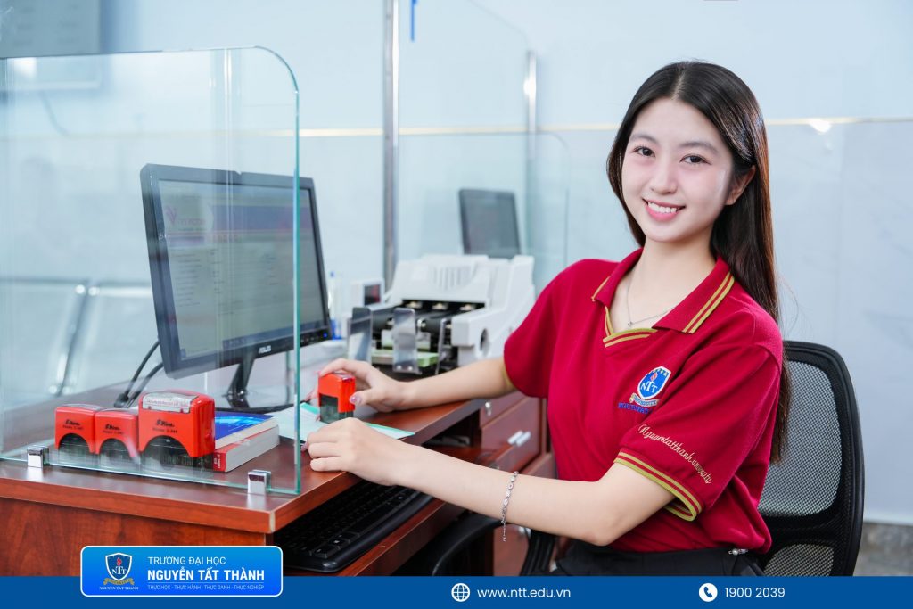 Sinh viên ngành Kế toán NTTU được định hướng phát triển tư duy tài chính, kỹ năng xử lý tình huống và khả năng thích nghi doanh nghiệp thực tế