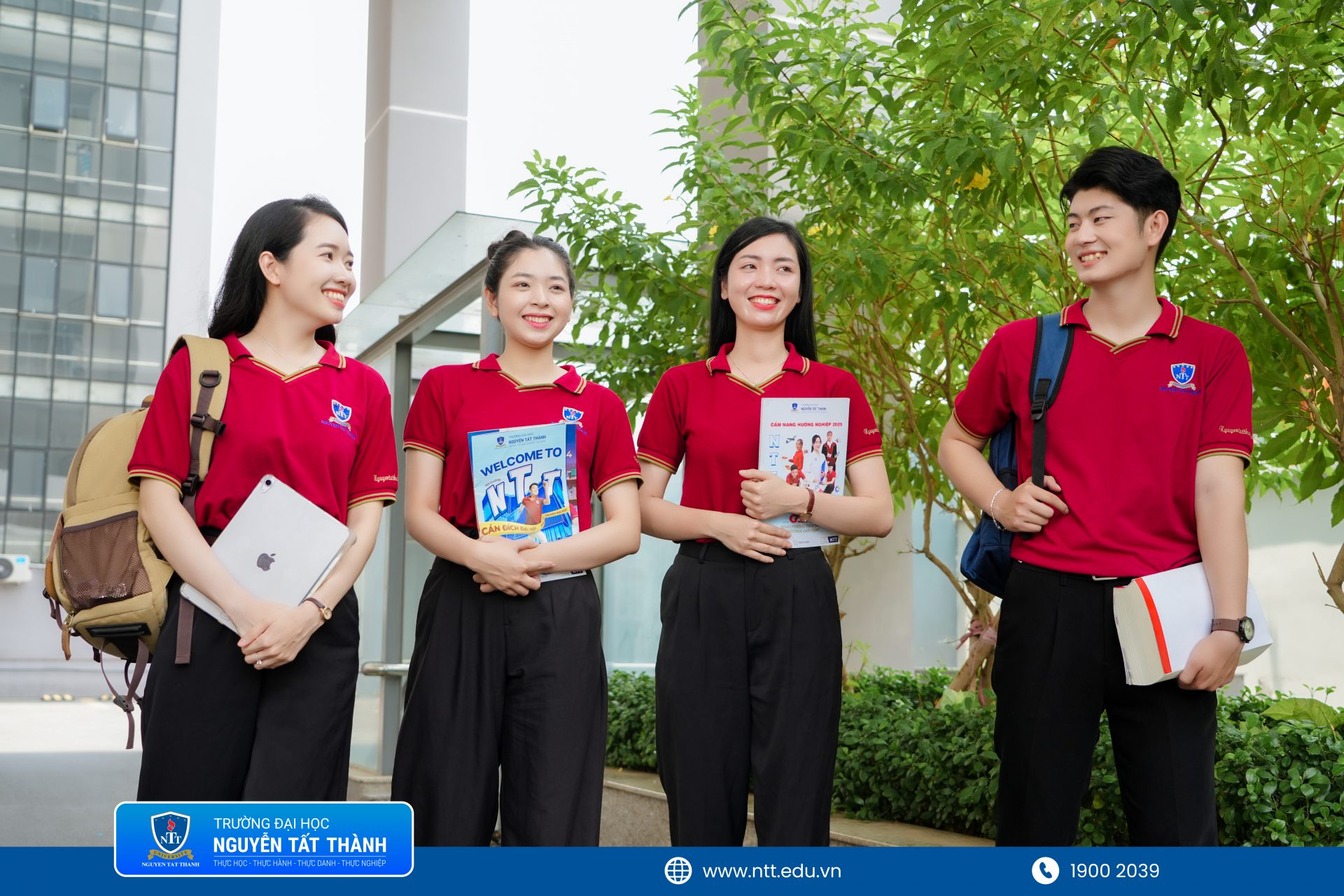 Song song công tác tổ chức kỳ thi an toàn, nghiêm túc, nhiều thí sinh cũng bắt đầu tìm hiểu môi trường đào tạo, học bổng và các phương thức xét tuyển tại NTTU năm 2026